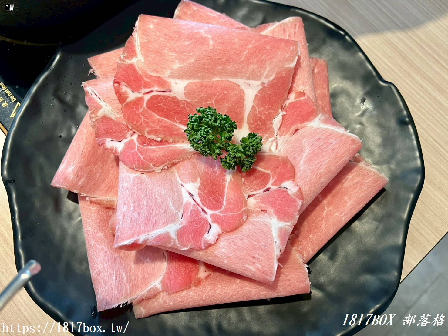 【彰化美食】築間幸福鍋物彰化四維店：蔬食自助吧吃到飽！深夜火鍋首選，必點招牌石頭鍋