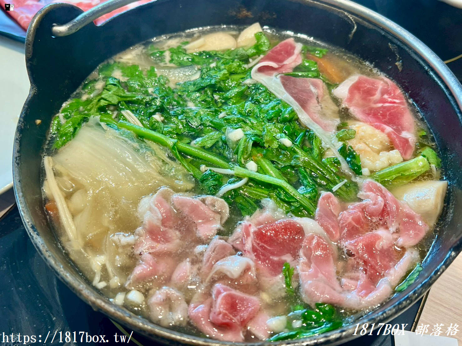 【彰化美食】築間幸福鍋物彰化四維店：蔬食自助吧吃到飽！深夜火鍋首選，必點招牌石頭鍋