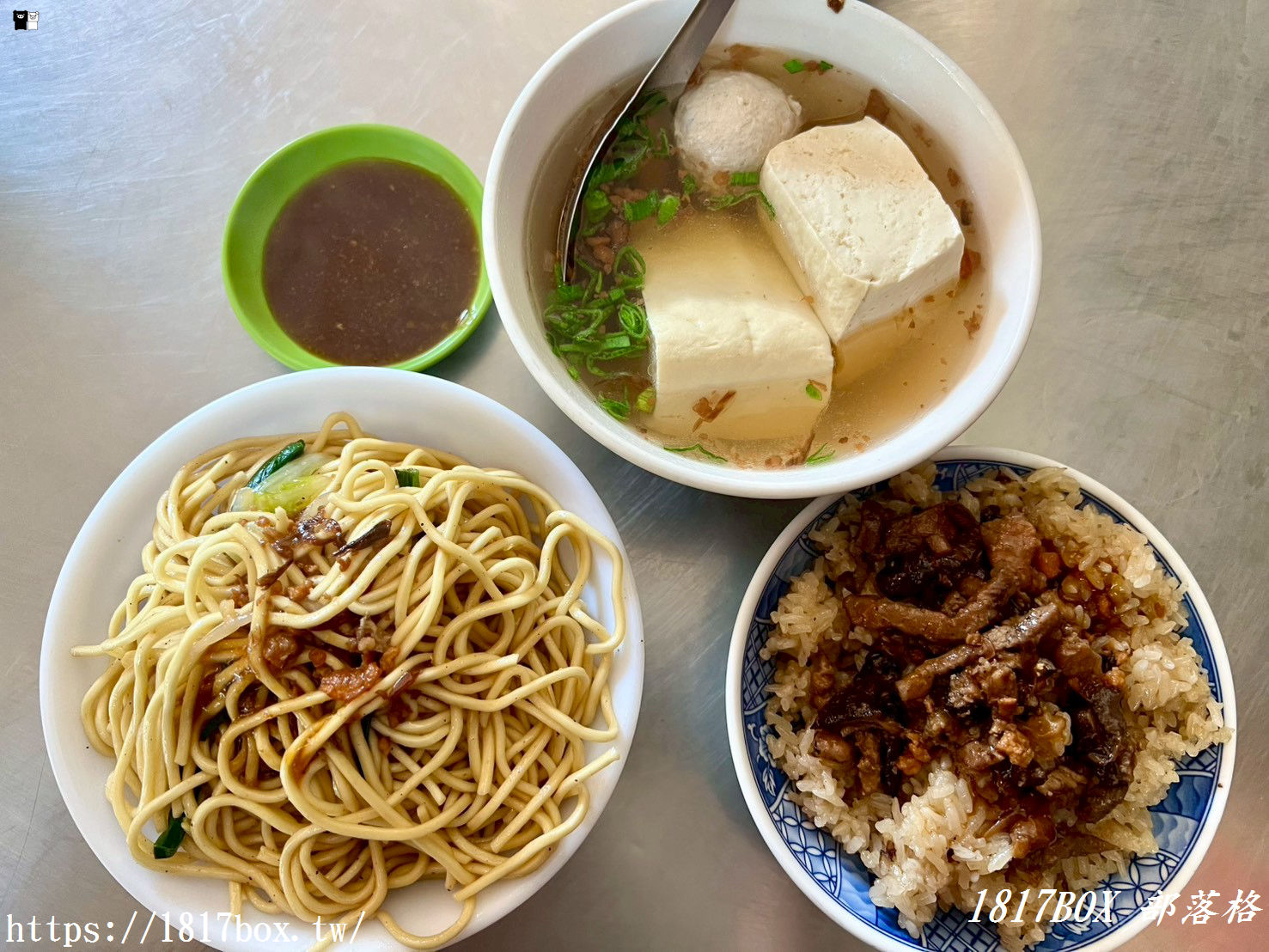 田中必吃早餐！【天橋下米糕、炒麵】50年在地老字號，靈魂綜合湯與Q彈米糕的完美邂逅