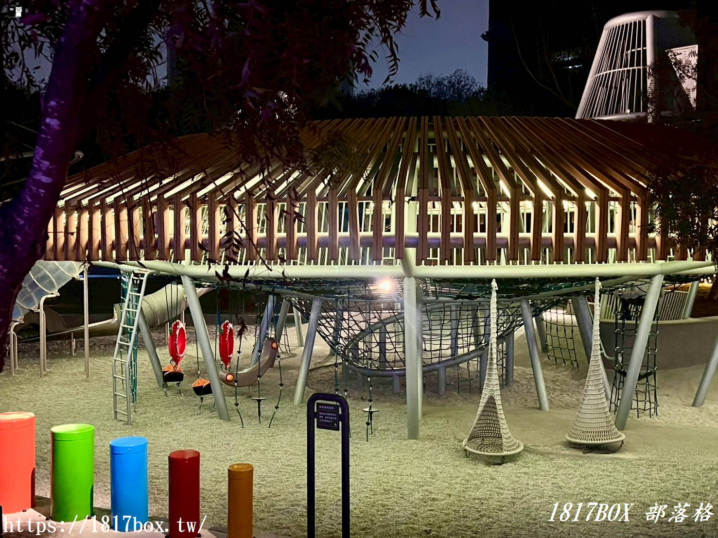 【台中燈會攻略】姆明降臨！2026中臺灣燈會「七大奇幻展區」開箱：走進極光下的童話森林！