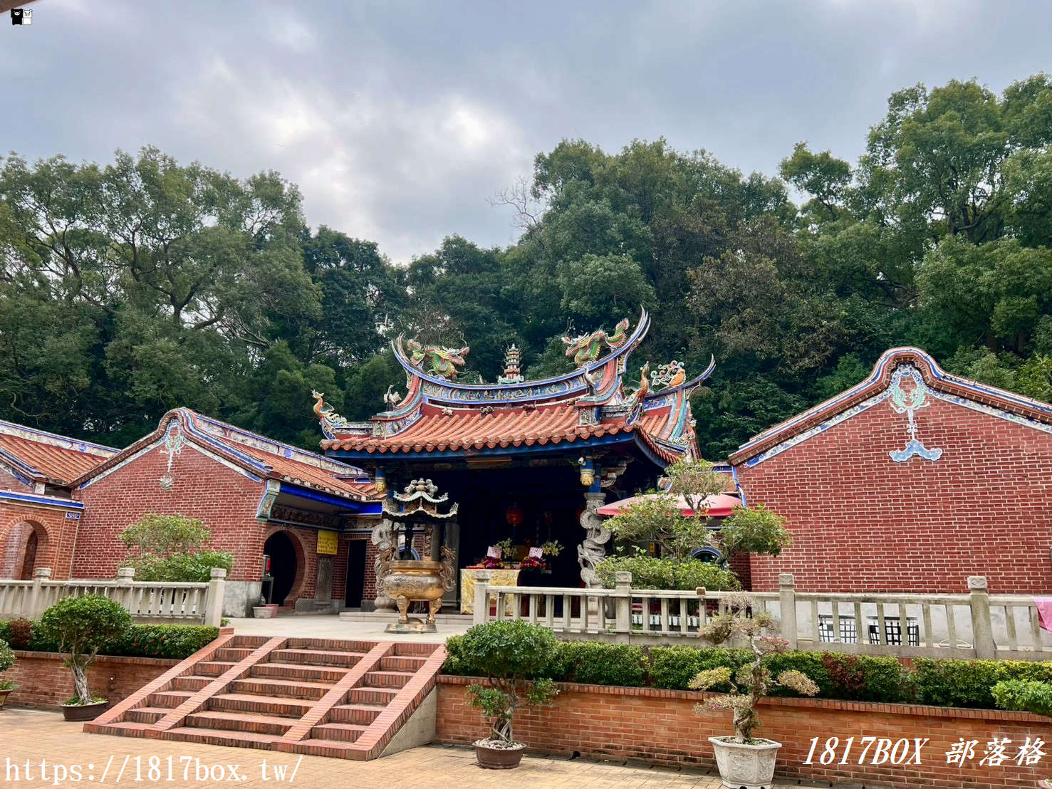 【彰化景點】花壇虎山巖:求靈驗觀音、賞限定金針花海!走進「彰化八景」之一的清幽古剎 【彰化景點】花壇虎山巖:求靈驗觀音、賞限定金針花海!走進「彰化八景」之一的清幽古剎