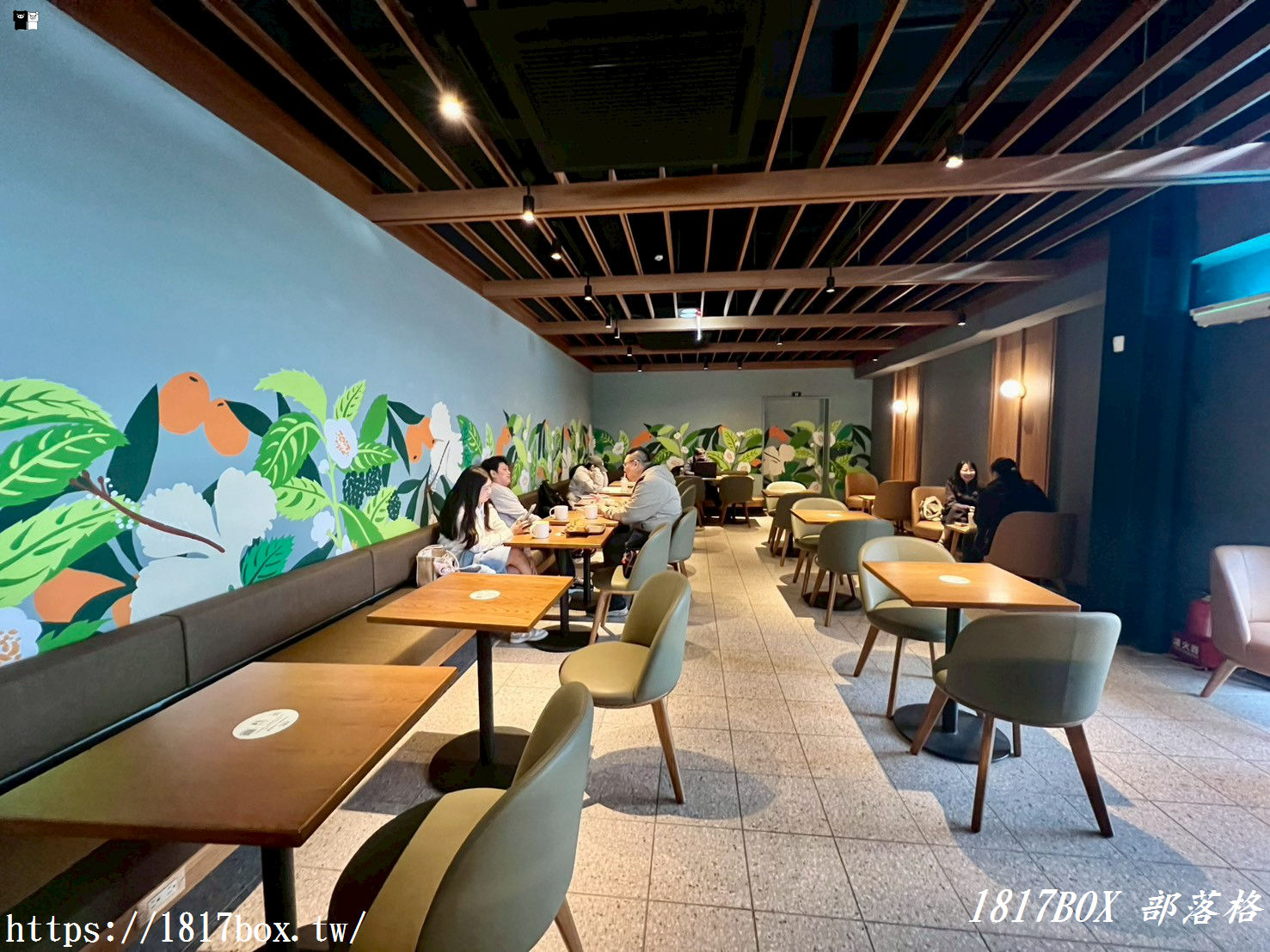 【大甲景點】星巴克大甲中山門市！揉合「藺織工藝」美學，全台最溫潤的 DT 門市開箱