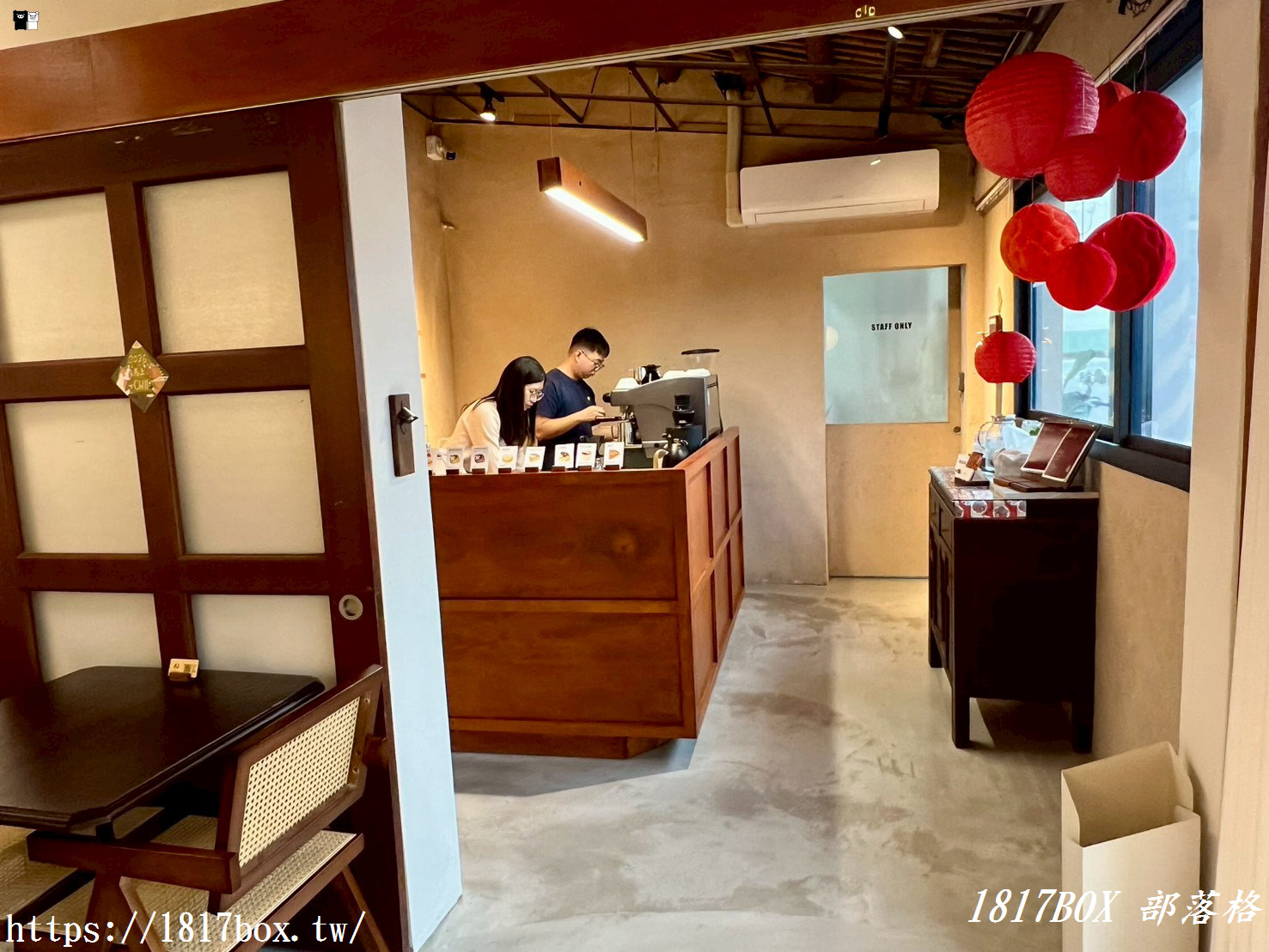 【大甲咖啡廳推薦】 曲岸Chill and Cafe：隱身大甲河畔的職人手沖與夢幻草莓杯，享受最Chill的午後！