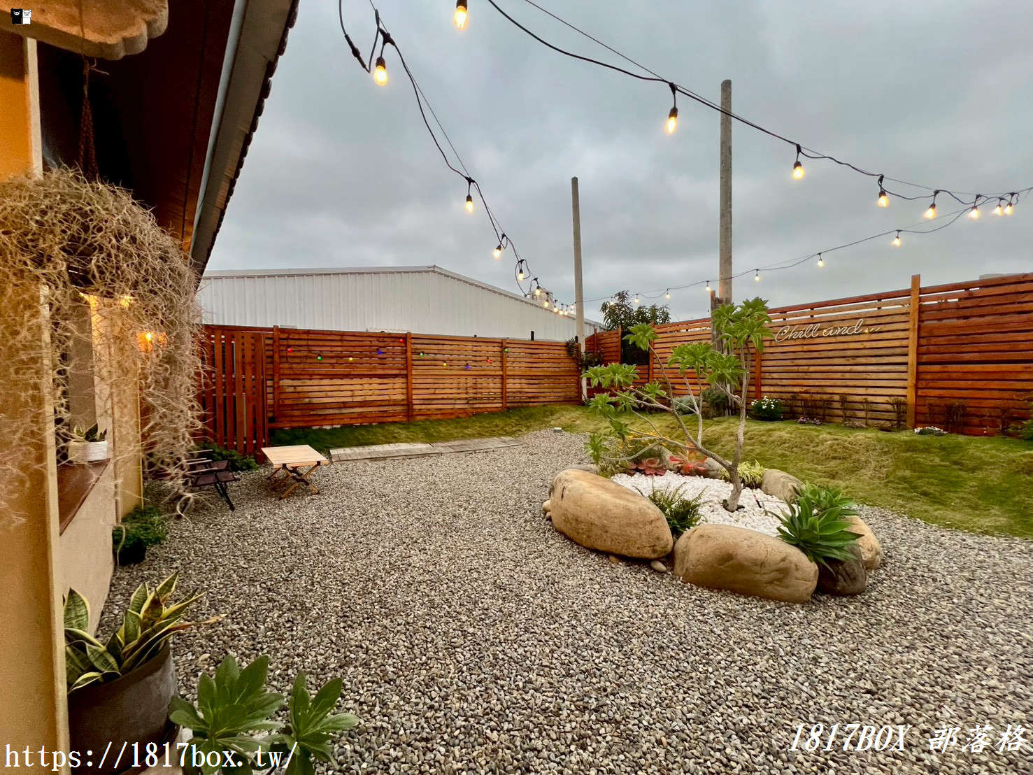 【大甲咖啡廳推薦】 曲岸Chill and Cafe：隱身大甲河畔的職人手沖與夢幻草莓杯，享受最Chill的午後！