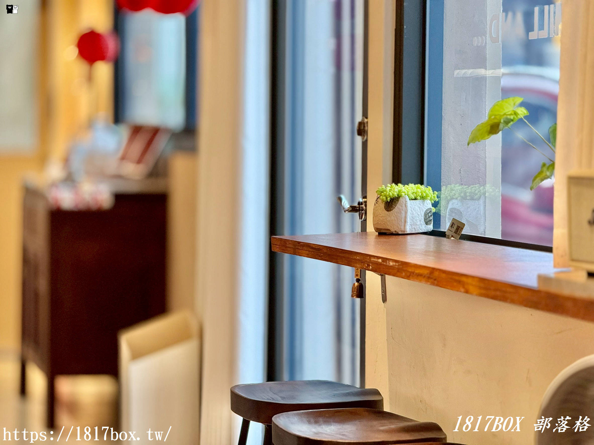 【大甲咖啡廳推薦】 曲岸Chill and Cafe：隱身大甲河畔的職人手沖與夢幻草莓杯，享受最Chill的午後！