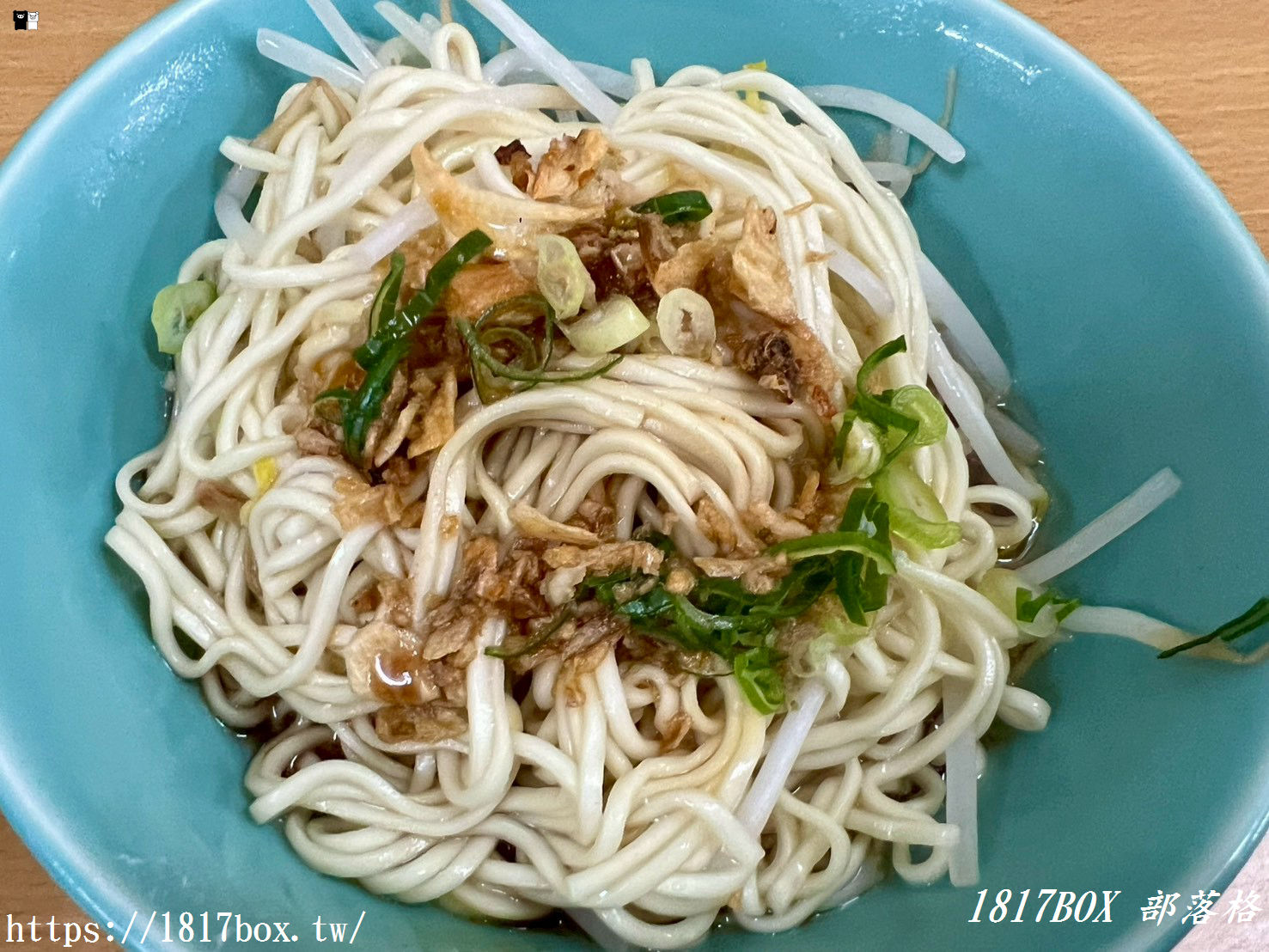 【彰化伸港美食】隱藏版「巷仔內牛肉麵」：超厚實半筋半肉、Q彈水餃，在地人不想說的口袋名單！