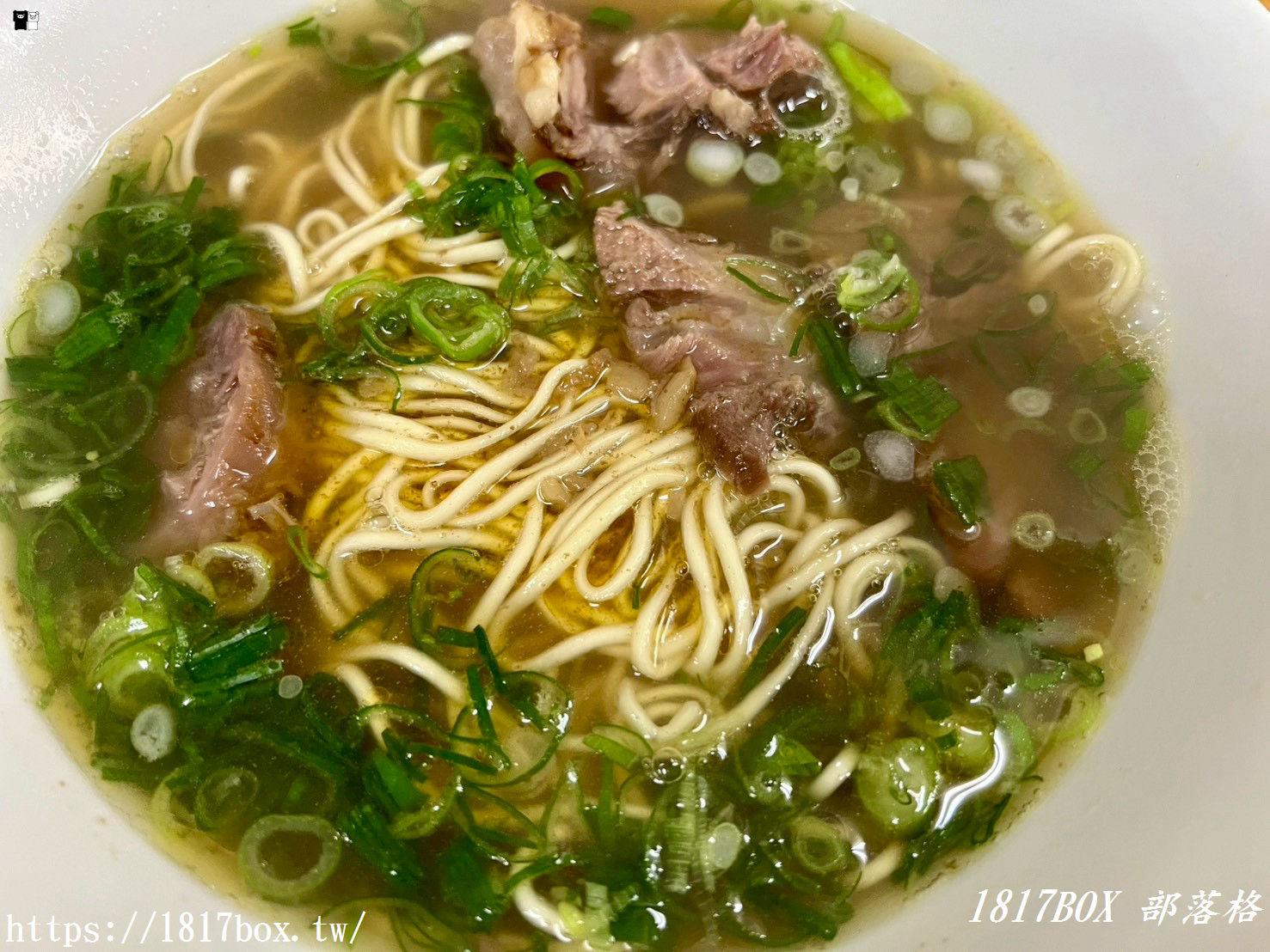 【彰化伸港美食】隱藏版「巷仔內牛肉麵」：超厚實半筋半肉、Q彈水餃，在地人不想說的口袋名單！