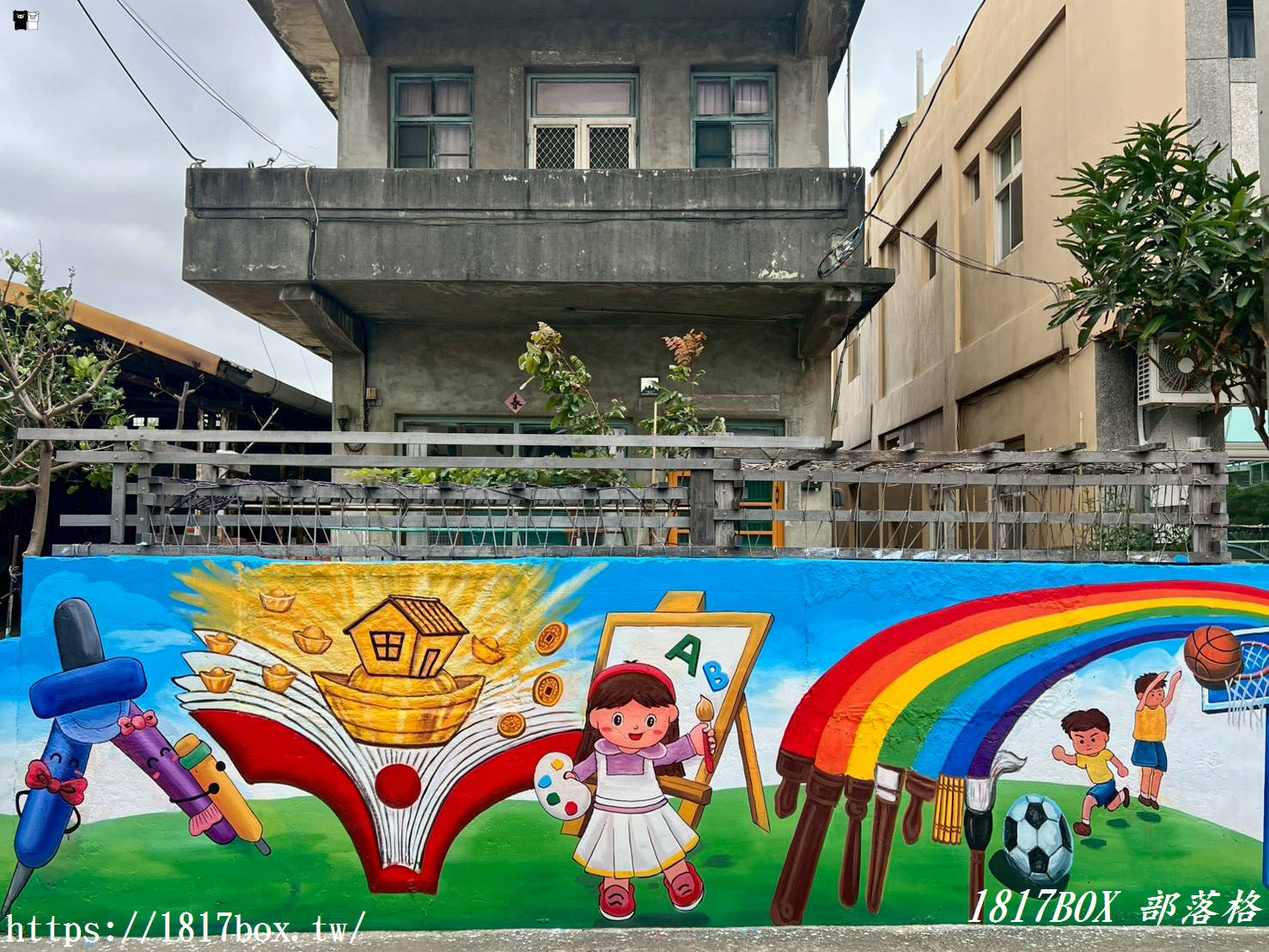 【彰化伸港】天天都能求好運！伸仁國小旁「開運彩繪牆」：金元寶、福祿壽加持，隱藏版日常招財打卡點