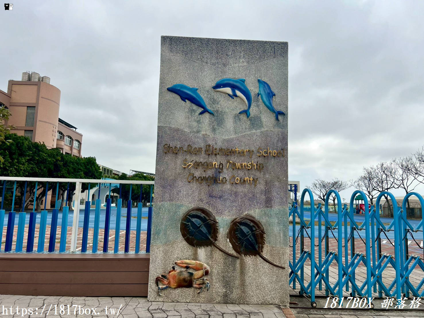 【彰化伸港】天天都能求好運！伸仁國小旁「開運彩繪牆」：金元寶、福祿壽加持，隱藏版日常招財打卡點