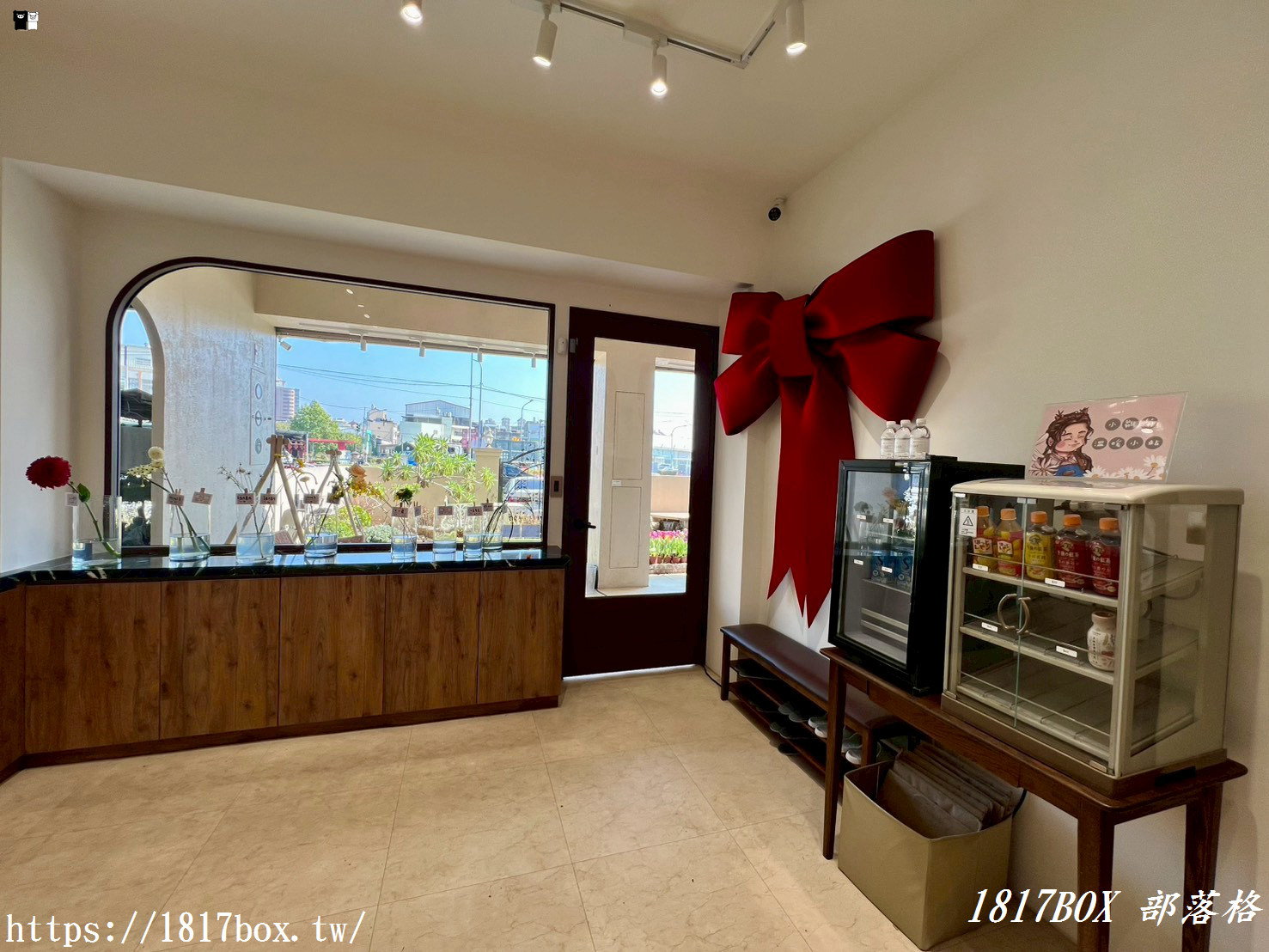 【彰化探店】掉進莫內花園的錯覺！小雛菊藝術學校：這家「誠實小花店」美到讓人想住下