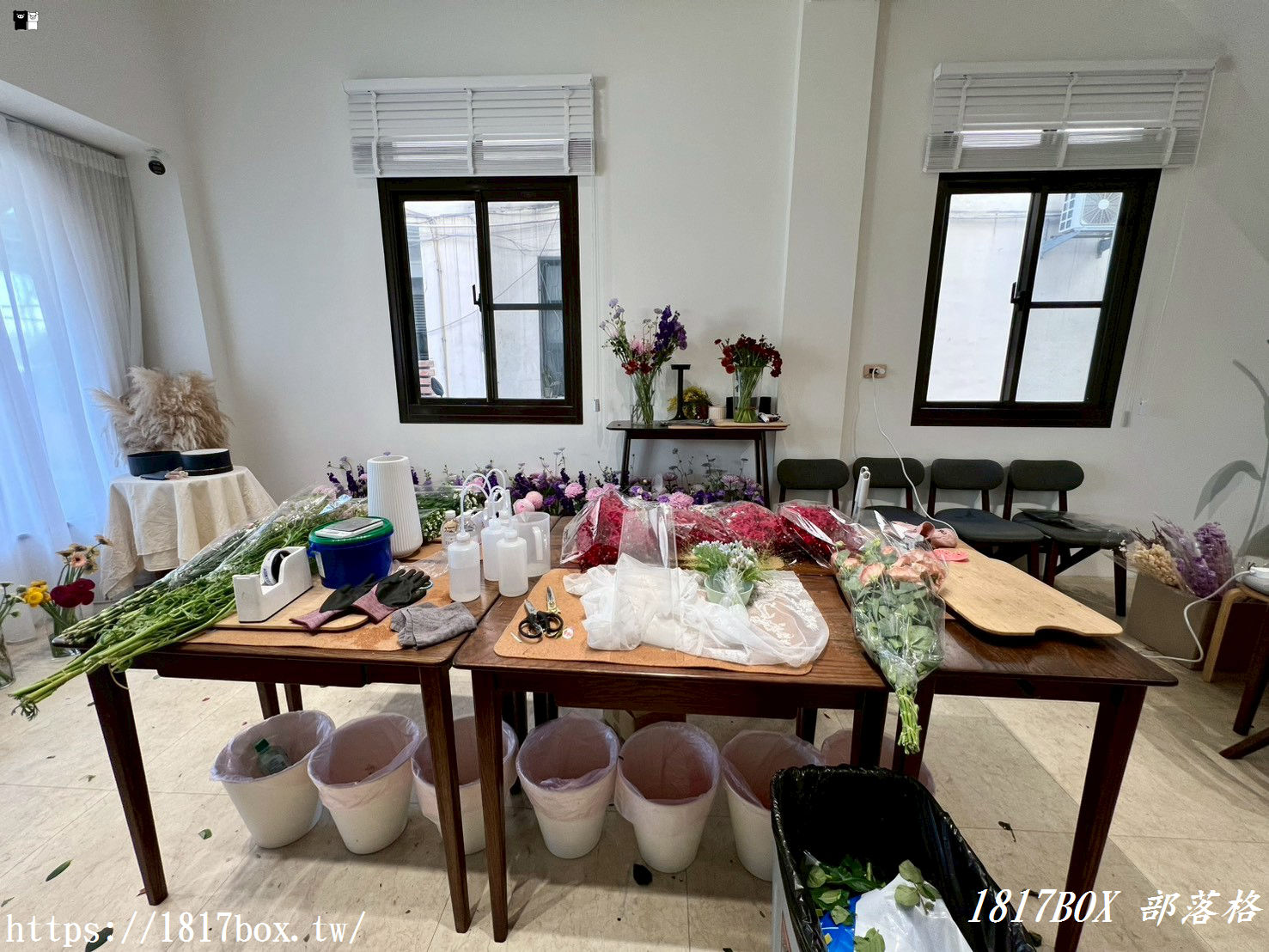 【彰化探店】掉進莫內花園的錯覺！小雛菊藝術學校：這家「誠實小花店」美到讓人想住下