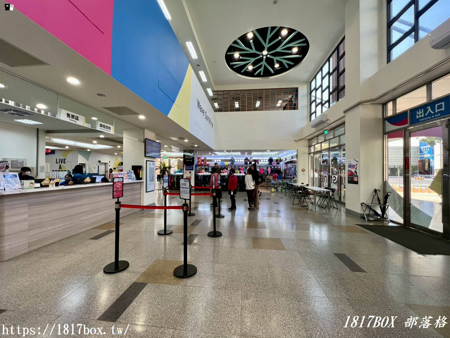 【彰化下午茶】IMOMENT CAFÉ 享當下彰化店｜純白系韓系咖啡廳，必點繽紛莓果可頌鬆餅，氣泡飲超療癒！