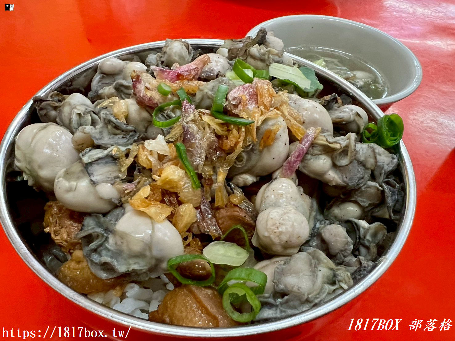 鹿港必吃美食推薦｜阿南師民俗小吃：CNN也瘋狂的國宴級鮮蚵蓋飯與酥脆蚵仔煎！