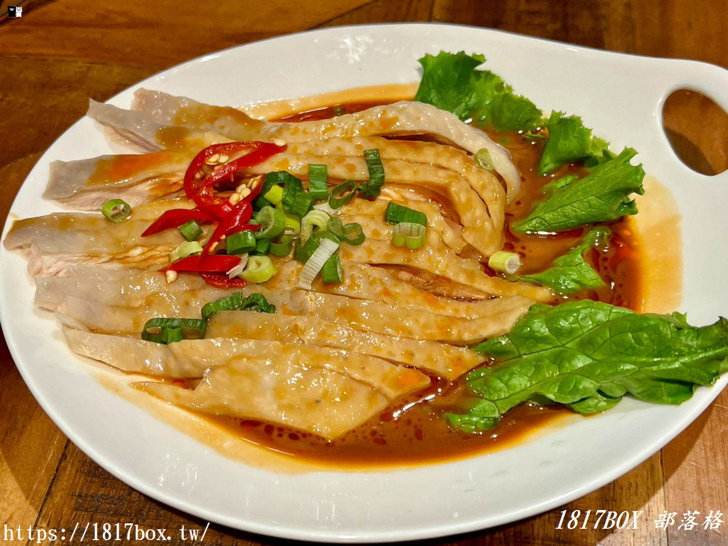 【竹北美食】蜀川香酸菜魚-竹北遠百店｜極致酸爽！四人套餐大口吃魚，必點催淚蛋、臭豆腐碾皮蛋，川味愛好者的天堂