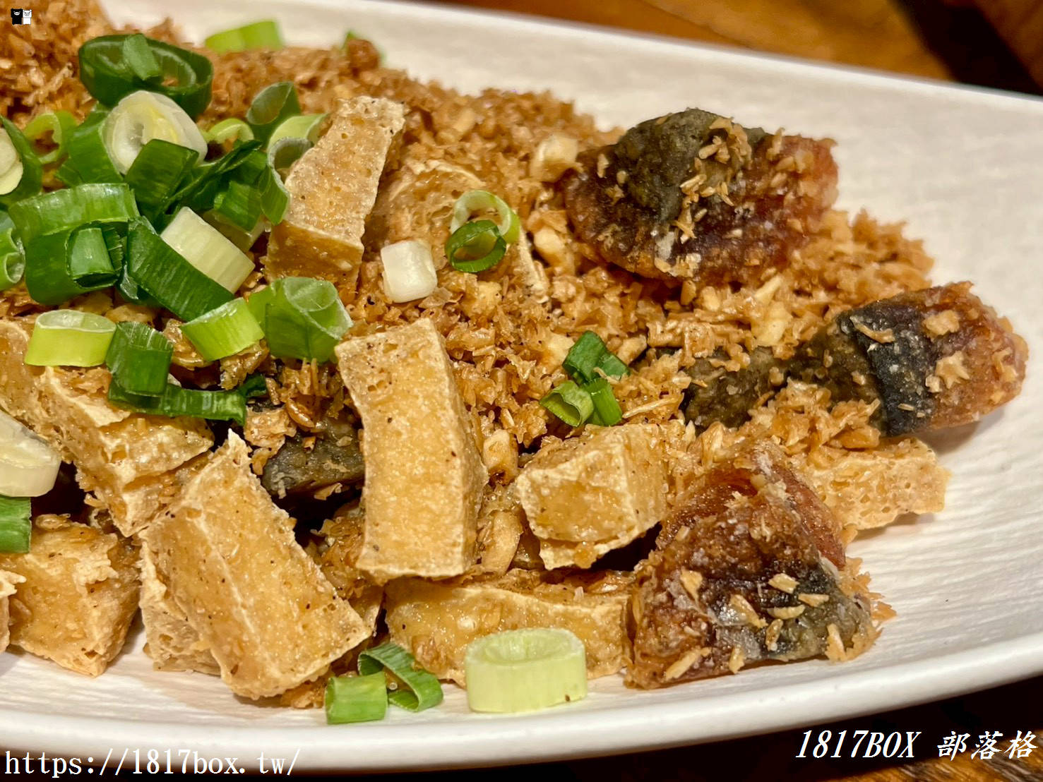 【竹北美食】蜀川香酸菜魚-竹北遠百店｜極致酸爽！四人套餐大口吃魚，必點催淚蛋、臭豆腐碾皮蛋，川味愛好者的天堂