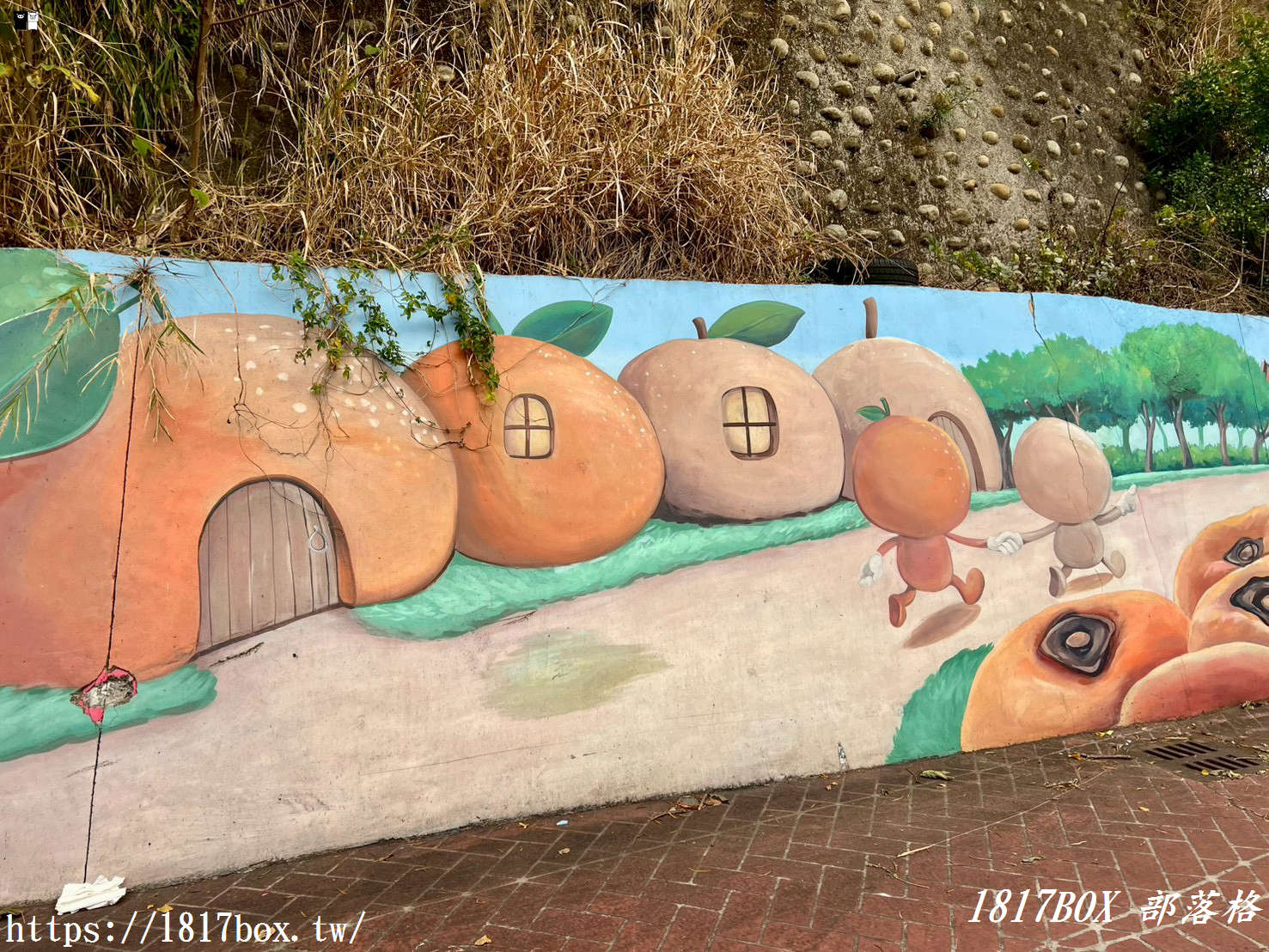 【新竹新埔祕境】日本公園「顯伯公」：浪漫櫻花彩繪階梯、百年梅樹，俯瞰小鎮日落與義勇廟巡禮