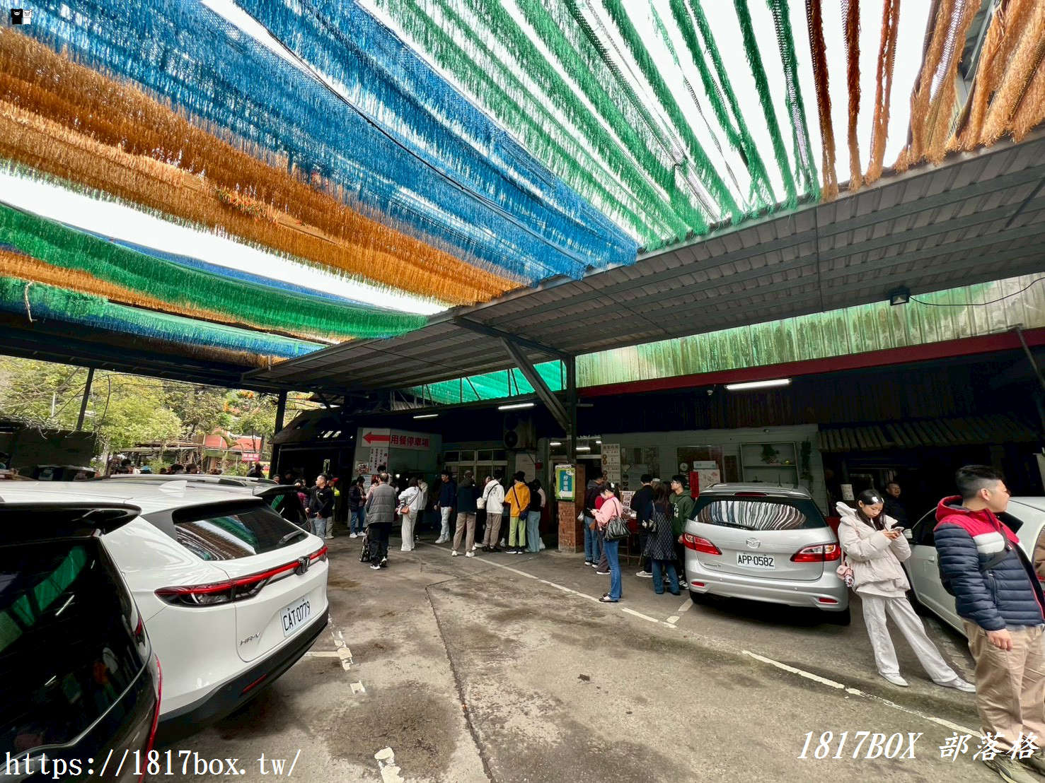 新竹新埔必吃美食｜劉家莊燜雞：九芎湖超人氣柴燒燜雞，皮酥肉嫩噴汁的客家饗宴！