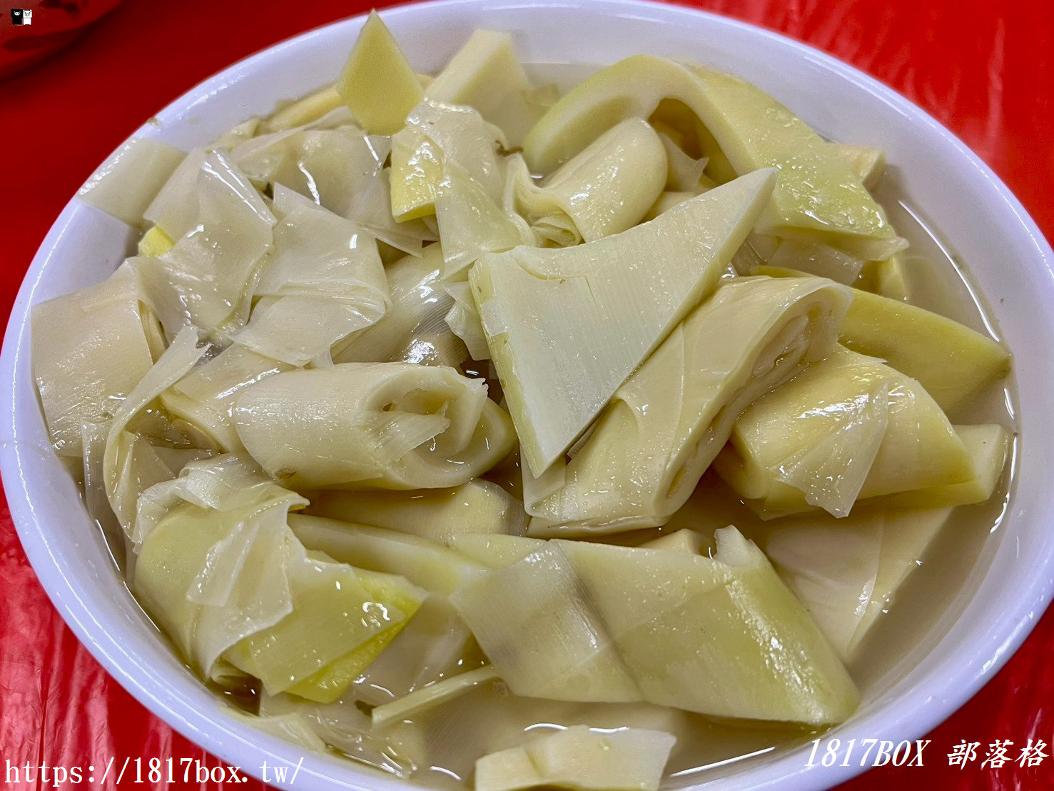 新竹新埔必吃美食｜劉家莊燜雞：九芎湖超人氣柴燒燜雞，皮酥肉嫩噴汁的客家饗宴！