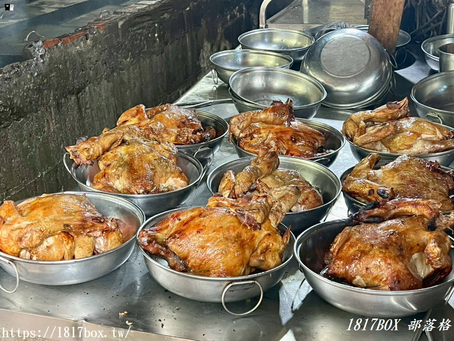 新竹新埔必吃美食｜劉家莊燜雞：九芎湖超人氣柴燒燜雞，皮酥肉嫩噴汁的客家饗宴！