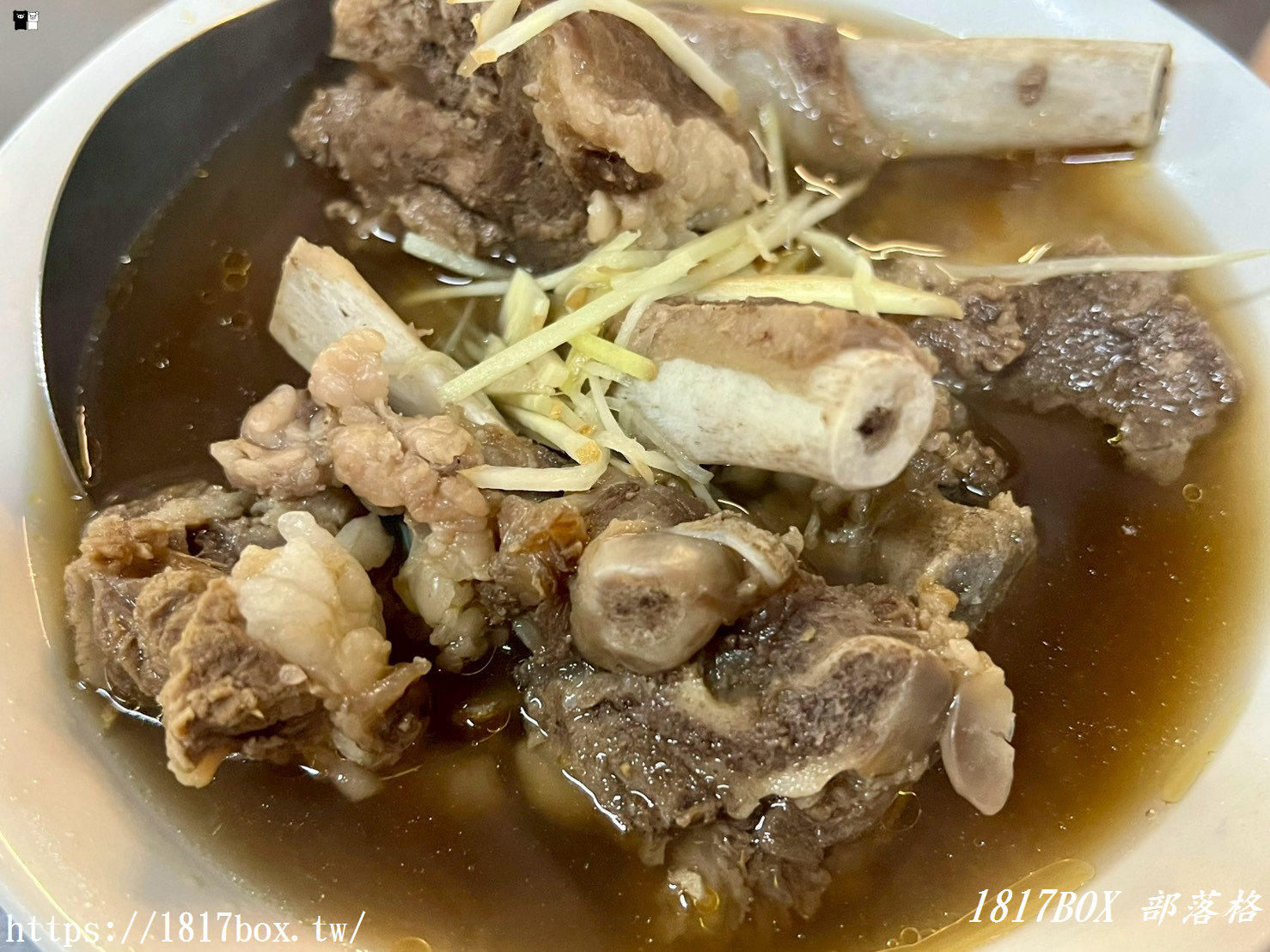 【彰化花壇】阿來羊肉：藏在公有市場內的溫潤暖意！傳承三代的帶皮羊肉湯，鮮甜無羶味的極致暖心美味