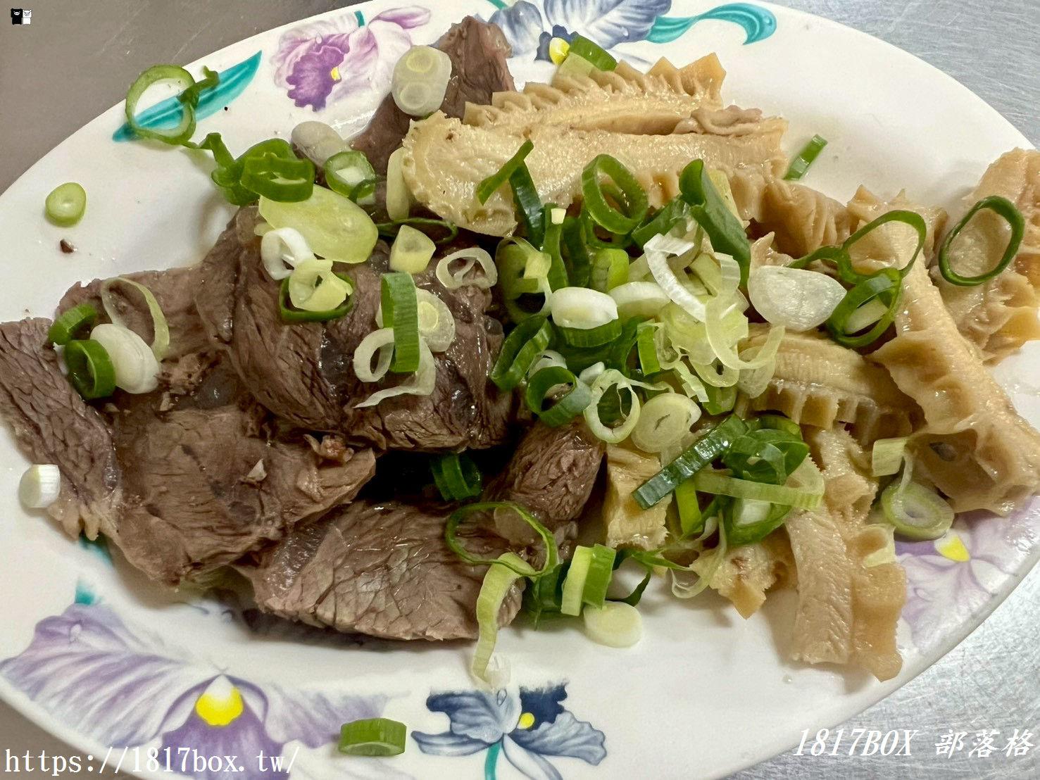 【彰化和美美食】隱身鹿和路的在地滋味！「彰化牛肉麵」肉厚大塊、滷味必點，牛肉湯外帶回家煮麵也超划算！