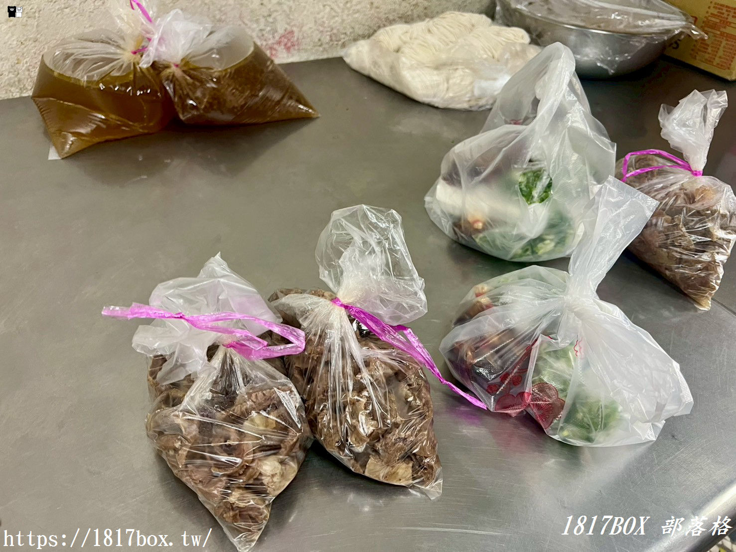【彰化和美美食】隱身鹿和路的在地滋味！「彰化牛肉麵」肉厚大塊、滷味必點，牛肉湯外帶回家煮麵也超划算！