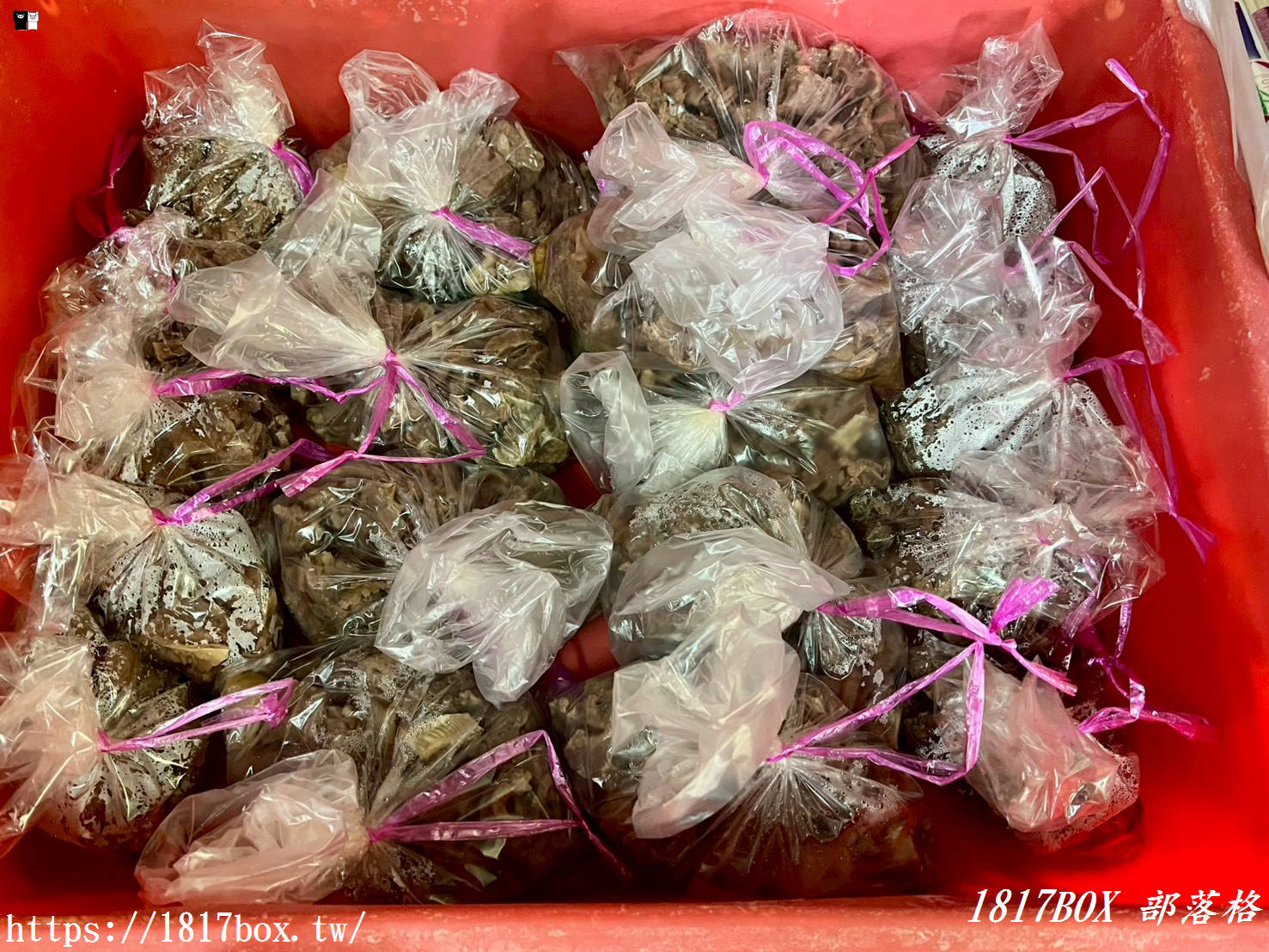 【彰化和美美食】隱身鹿和路的在地滋味！「彰化牛肉麵」肉厚大塊、滷味必點，牛肉湯外帶回家煮麵也超划算！