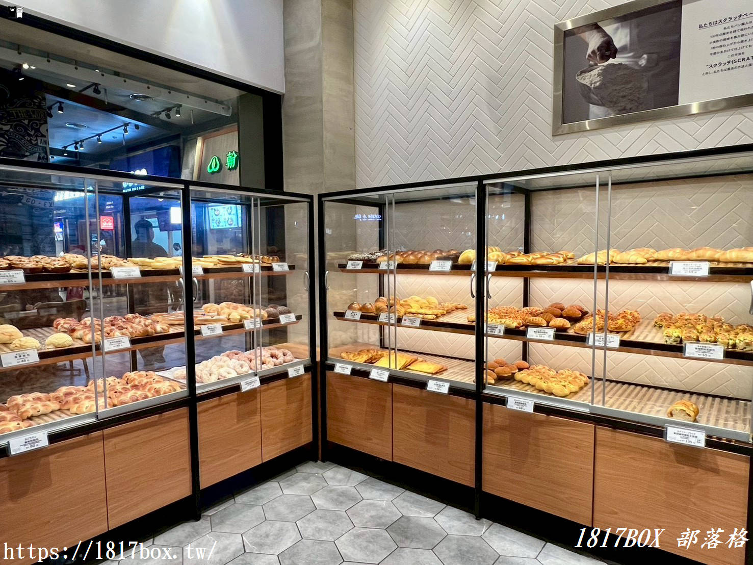【台中美食】DONQ & Mini One 台中三井店：排隊也要吃的日本百年麵包！明太子法國、經典奶油酥必買攻略