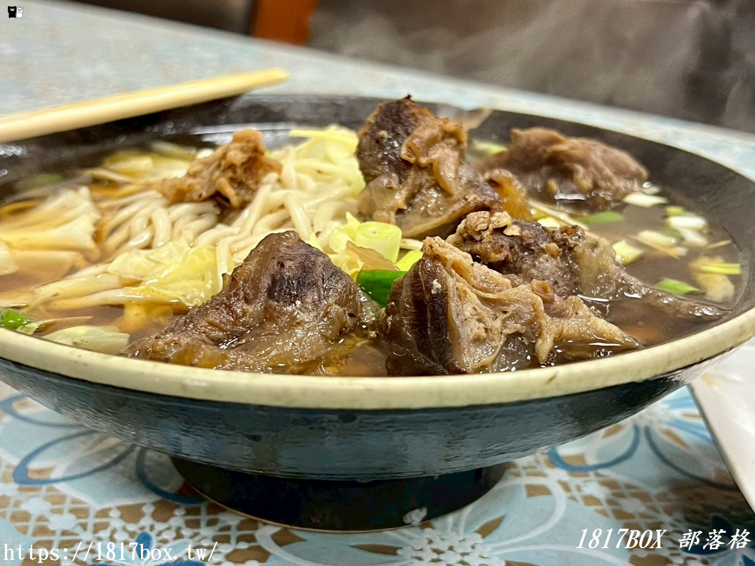 【彰化美食】花壇「汪記牛肉麵」超厚實半筋半肉！在地人激推平價大份量，隱藏版肉燥飯必點