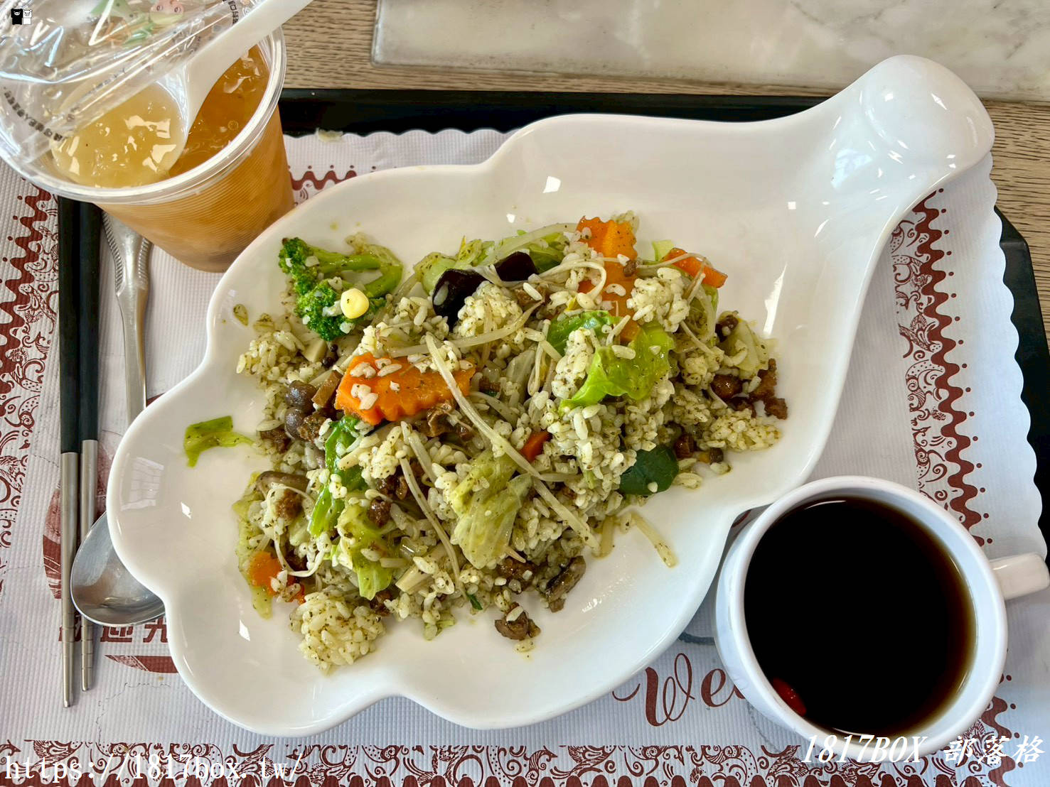 【彰化素食推薦】天香堂養生蔬食：隱藏在南平路秀傳大樓的平價美味！必吃招牌香椿拌飯與膠質滿滿銀耳湯