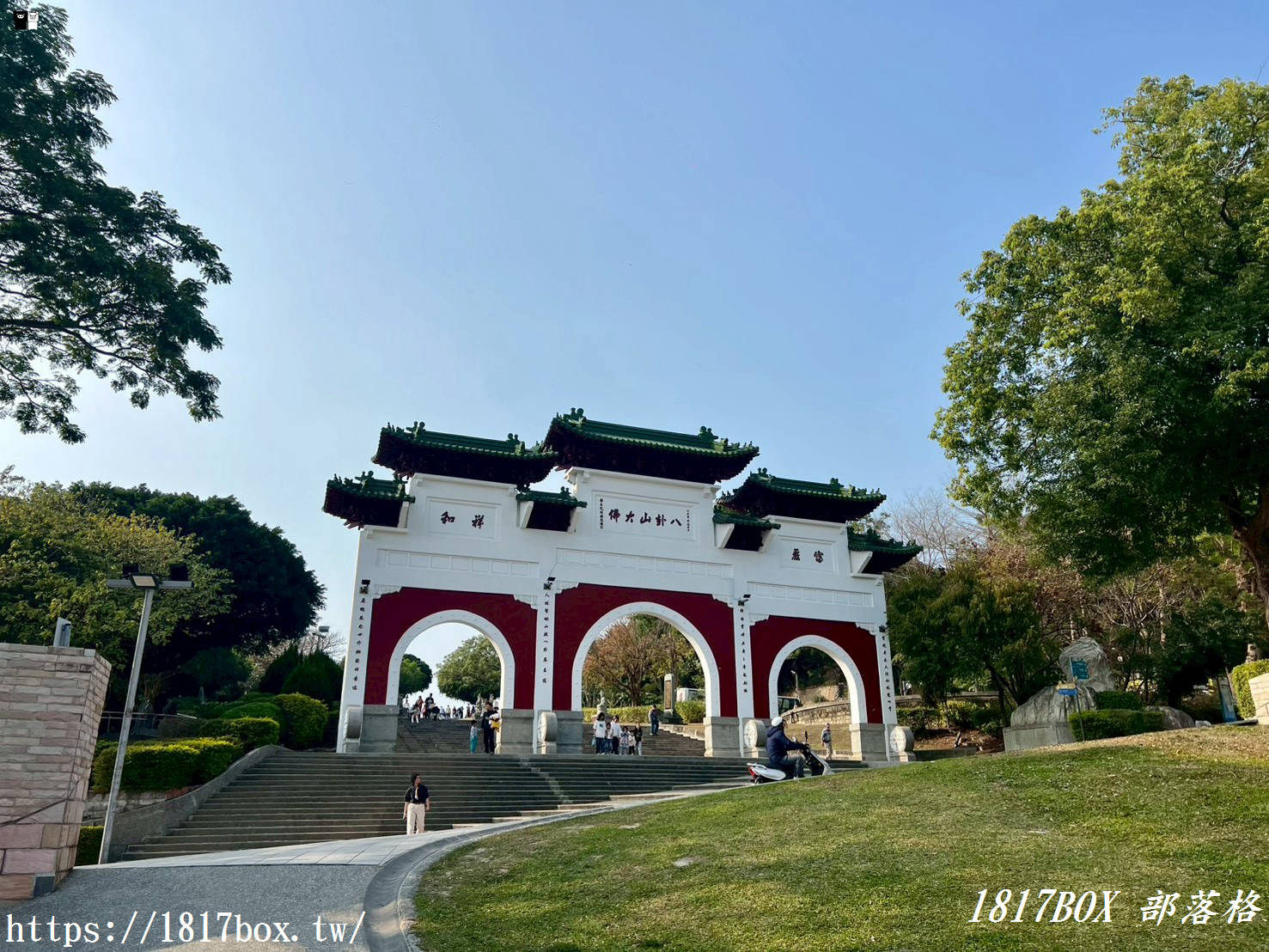 【彰化下午茶】卦山村「小客廳咖啡館」：大佛旁的溫馨秘境，必吃手作肉桂捲與費城起司牛肉捲！