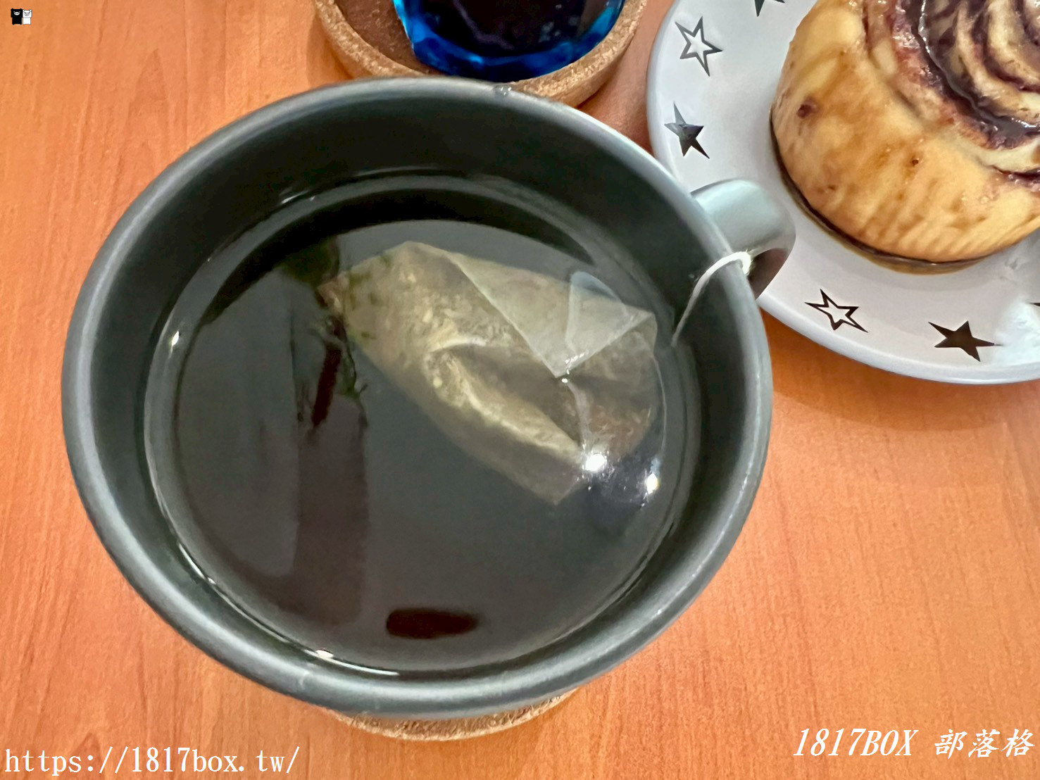 【彰化下午茶】卦山村「小客廳咖啡館」：大佛旁的溫馨秘境，必吃手作肉桂捲與費城起司牛肉捲！