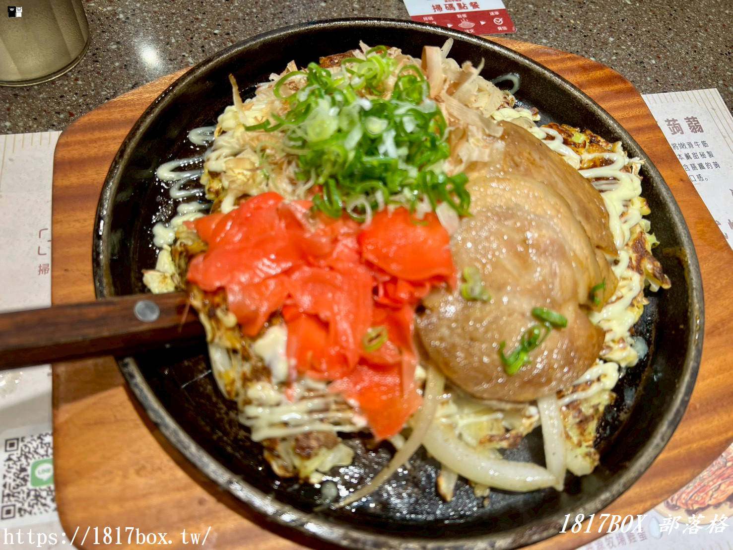 台中美食｜長田本庄軒新光中港店：神戶職人鐵板秀！必點靈魂牛筋蒟蒻炒麵與大阪燒