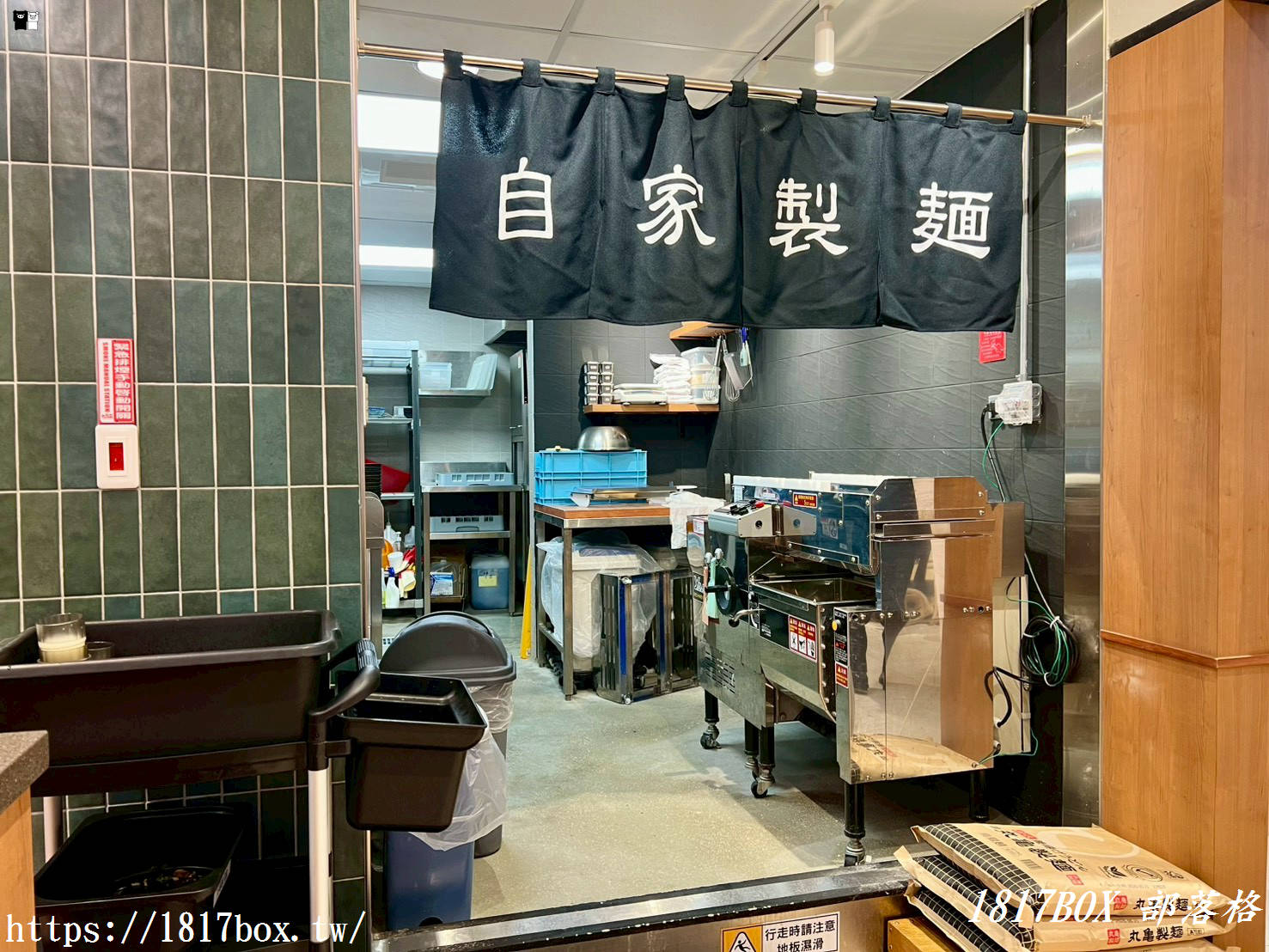 台中美食｜長田本庄軒新光中港店：神戶職人鐵板秀！必點靈魂牛筋蒟蒻炒麵與大阪燒