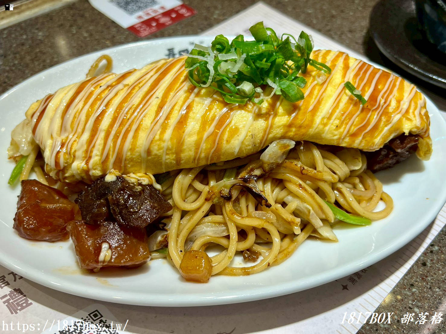 台中美食｜長田本庄軒新光中港店：神戶職人鐵板秀！必點靈魂牛筋蒟蒻炒麵與大阪燒