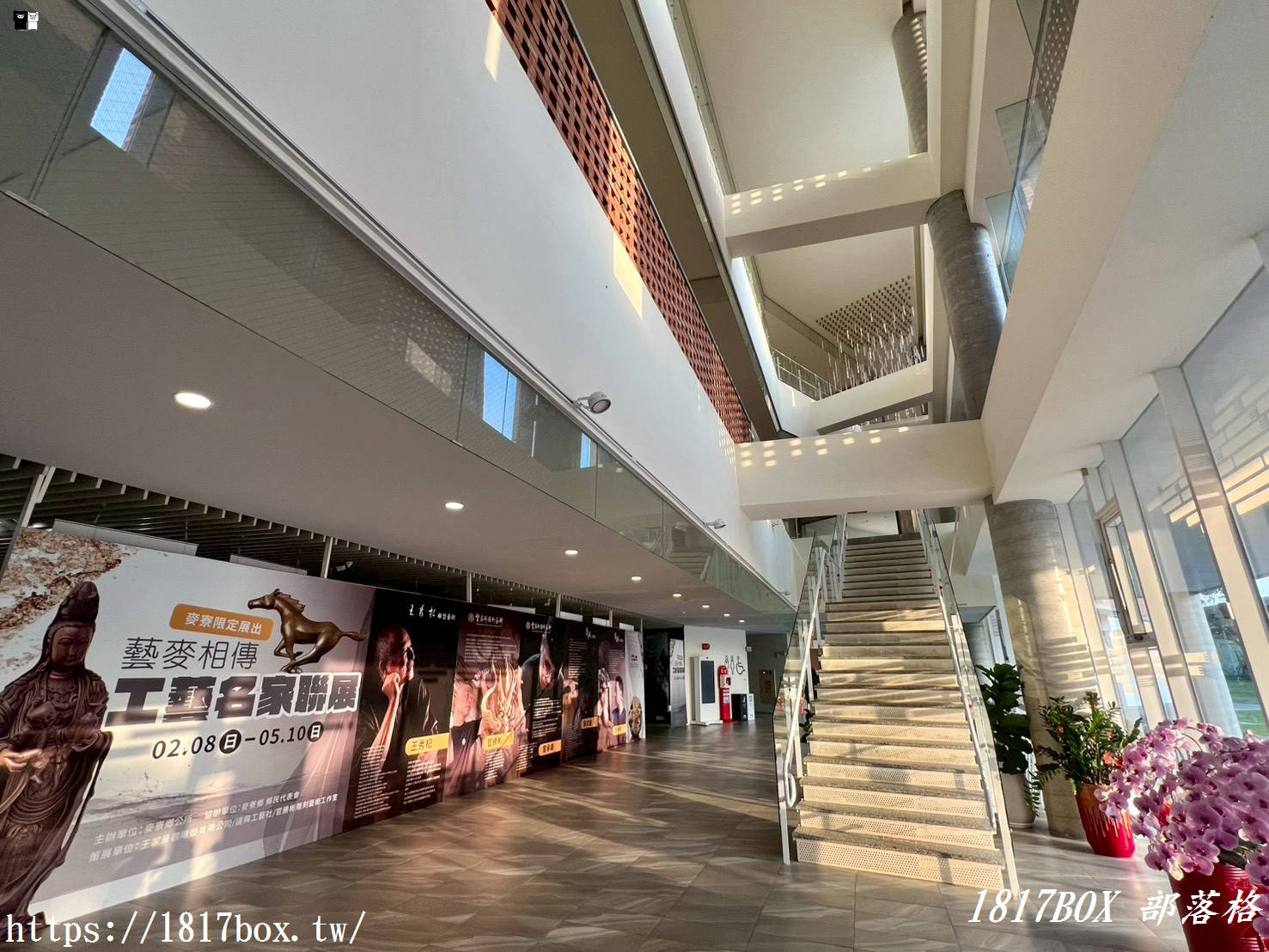 雲林隱藏版夜景！「麥寮社教園區」夜晚華麗變身，宛如漫步在光影森林的浪漫時光