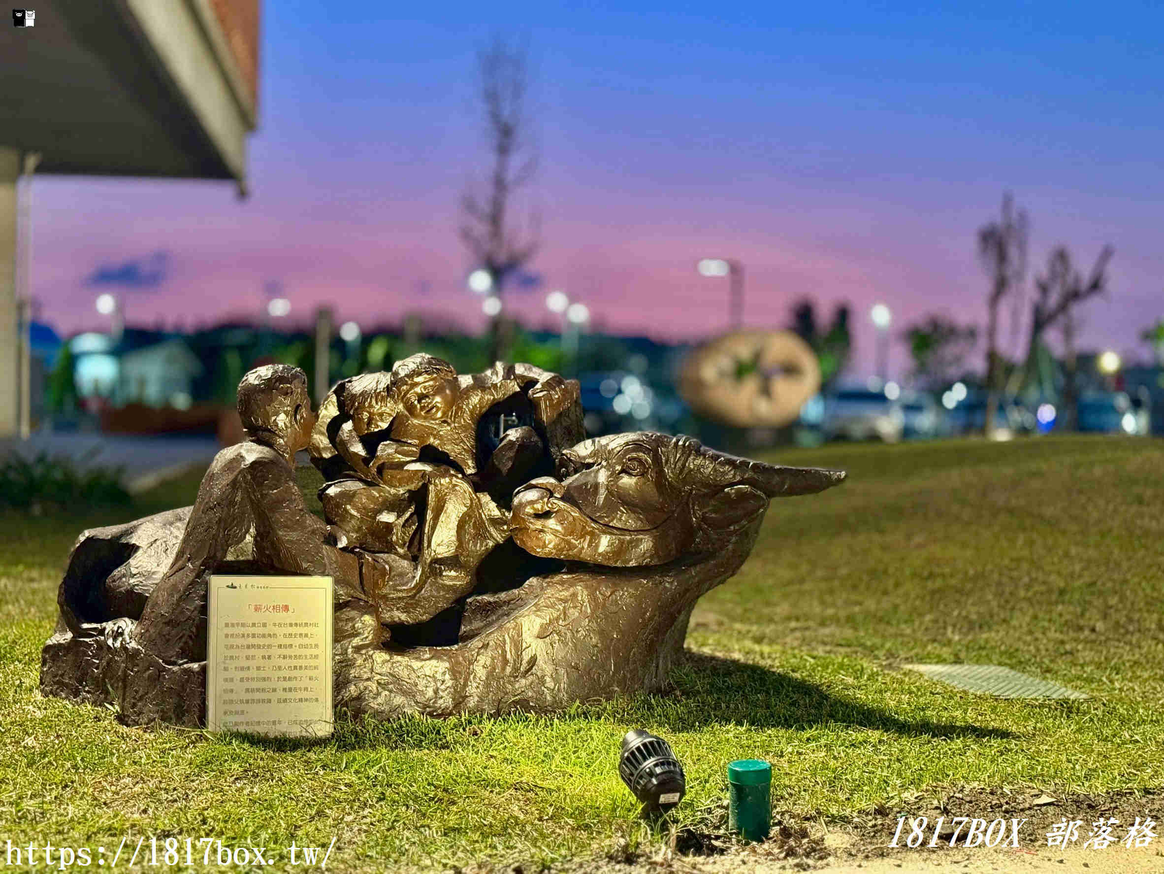 雲林隱藏版夜景！「麥寮社教園區」夜晚華麗變身，宛如漫步在光影森林的浪漫時光