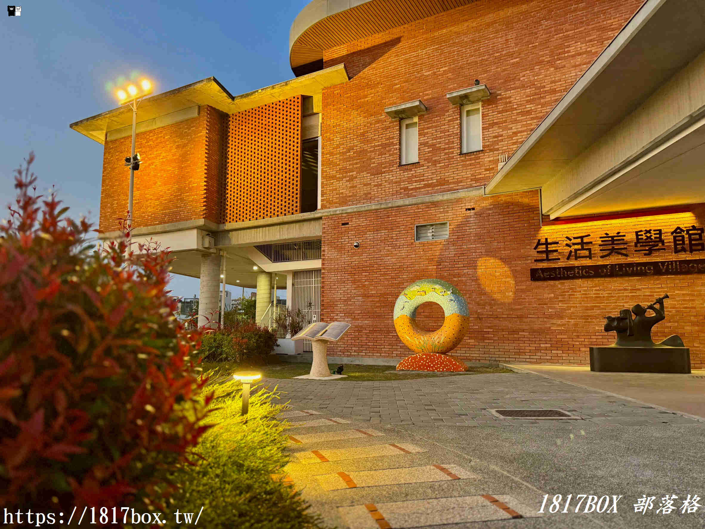 雲林隱藏版夜景！「麥寮社教園區」夜晚華麗變身，宛如漫步在光影森林的浪漫時光