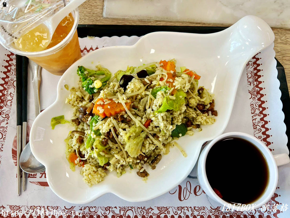 網站近期文章：【彰化素食推薦】天香堂養生蔬食：隱藏在南平路秀傳大樓的平價美味！必吃招牌香椿拌飯與膠質滿滿銀耳湯