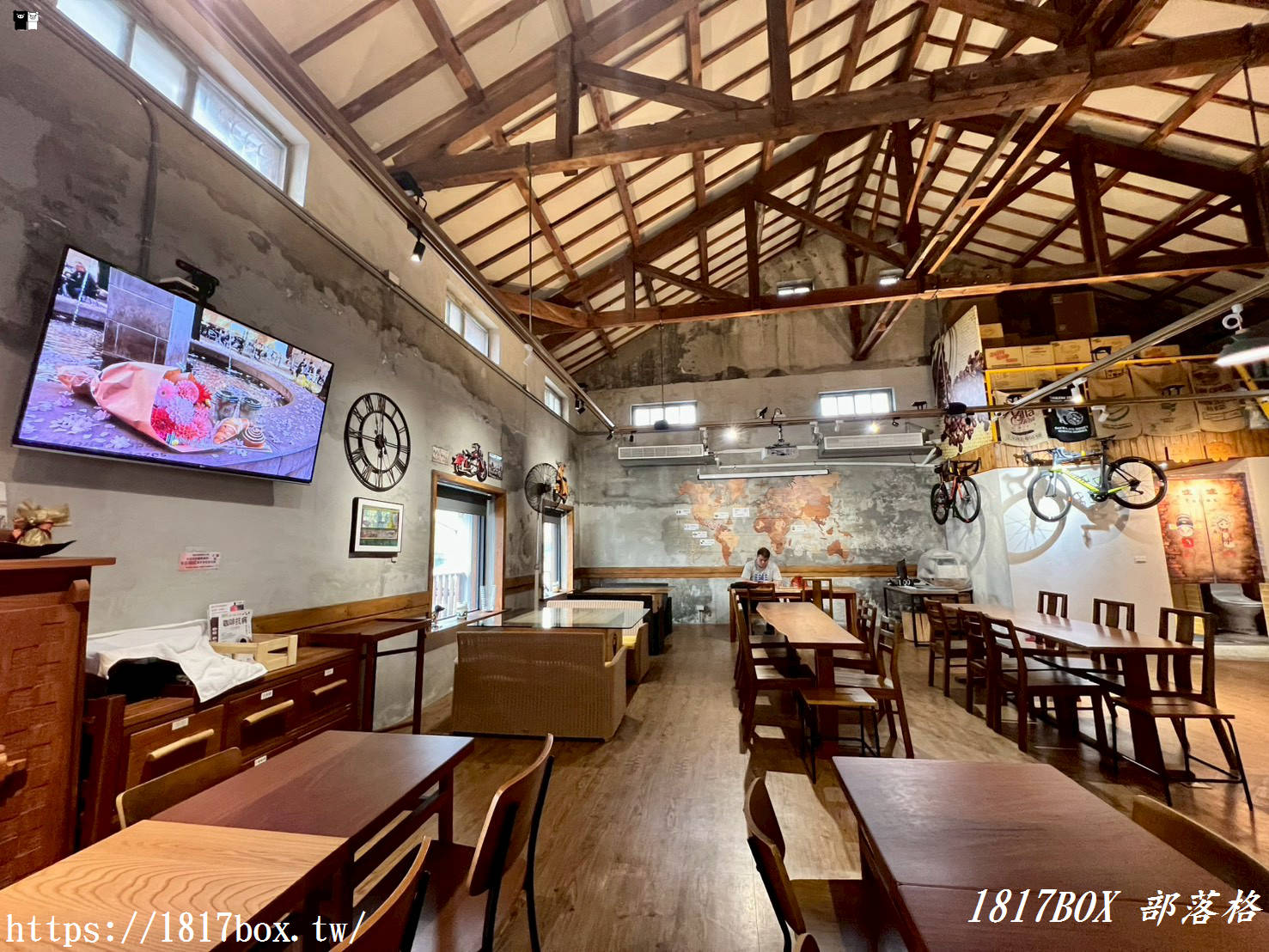 【苗栗三義】ooo cafe 圓滾滾穀倉咖啡：躲進舊糧倉的療癒午後！必吃茶口味義式冰淇淋、清新向日葵博士茶