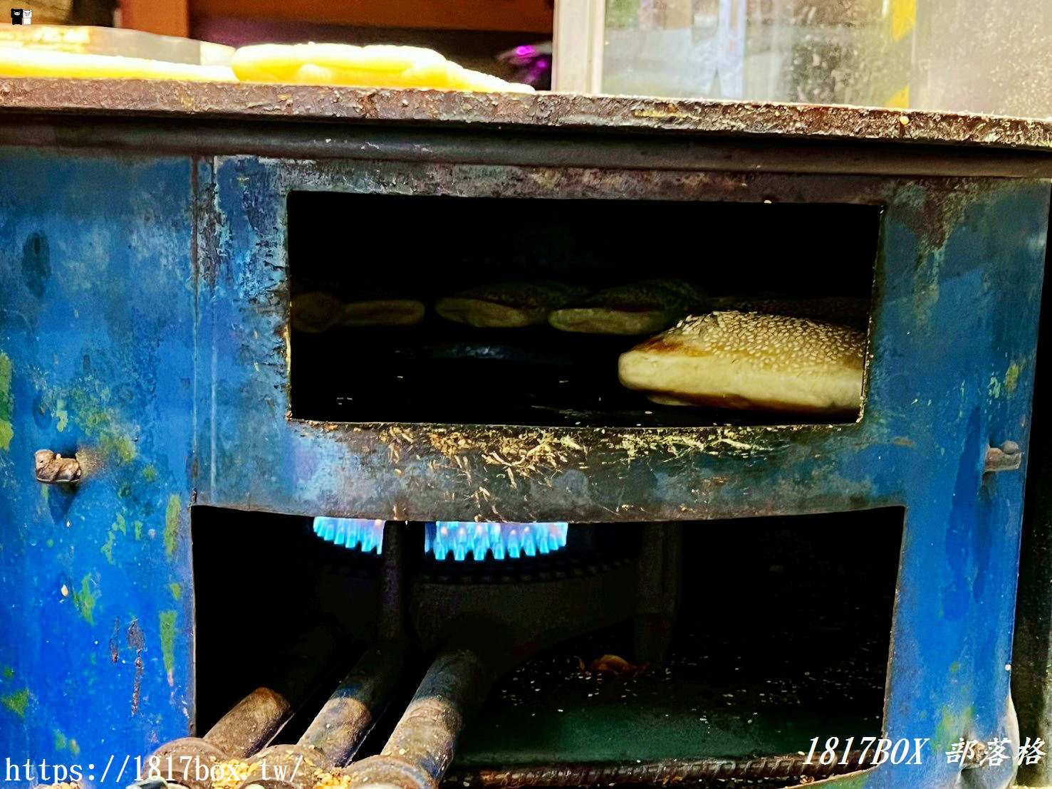 【食間•手作燒餅】從早吃到晚！酥脆層次感爆棚，必點「特製豬排蛋燒餅」，宵夜族最愛的銅板美食