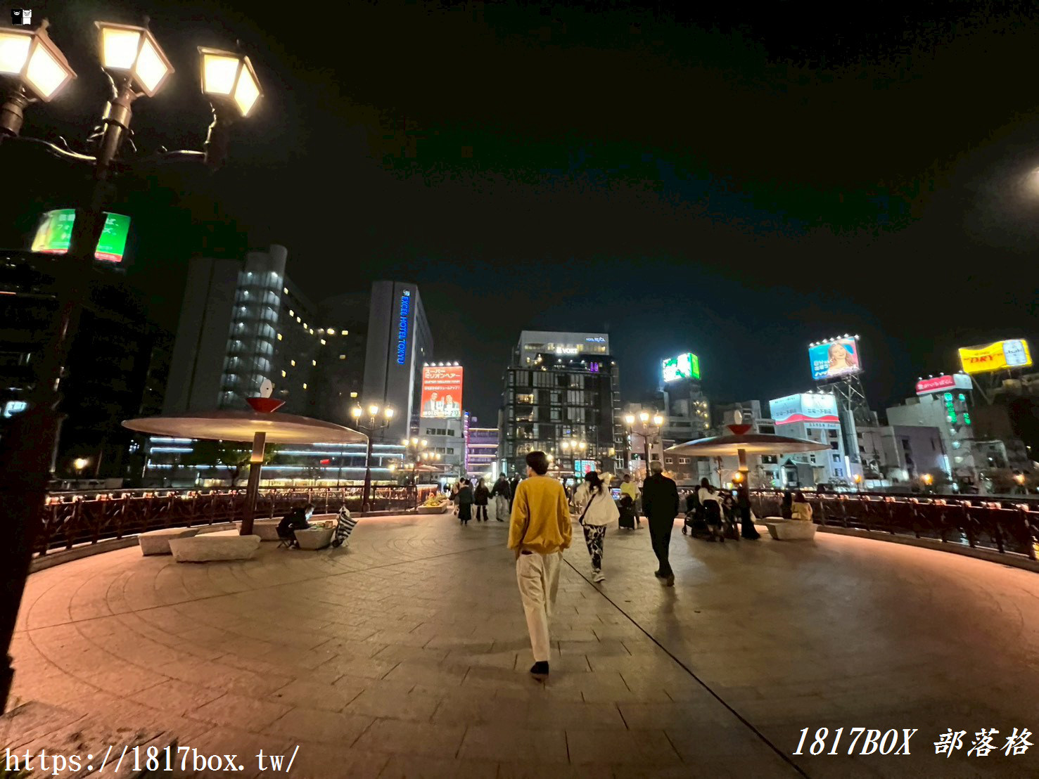 【福岡中洲】不必排隊也能看！一蘭本社總本店：夜晚限定的神級燈光秀，巨大拉麵燈籠牆超震撼
