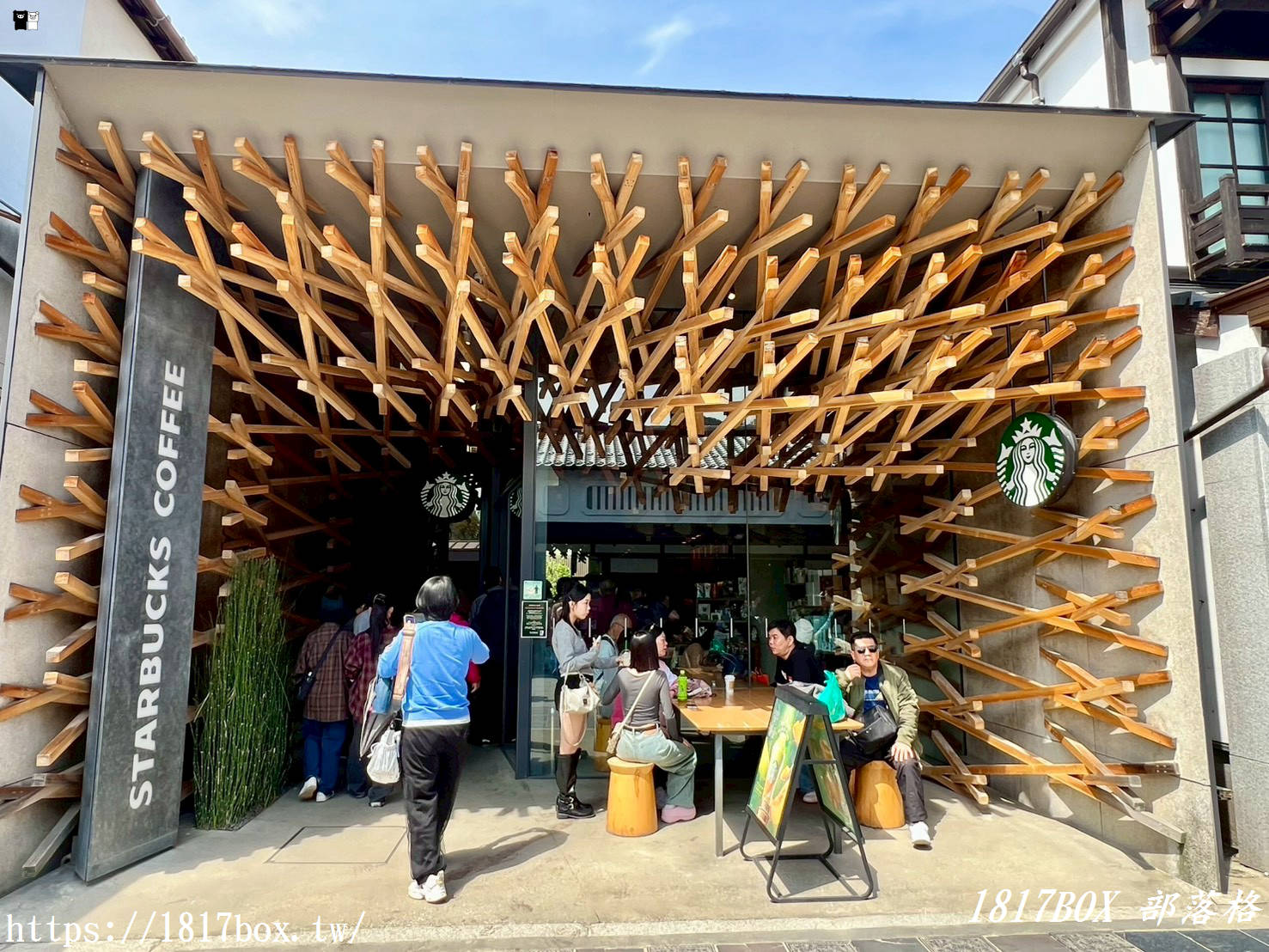 【福岡景點】太宰府星巴克:建築大師隈研吾的神作!2000根木條交織出的最美星巴克門市 【福岡景點】太宰府星巴克:建築大師隈研吾的神作!2000根木條交織出的最美星巴克門市