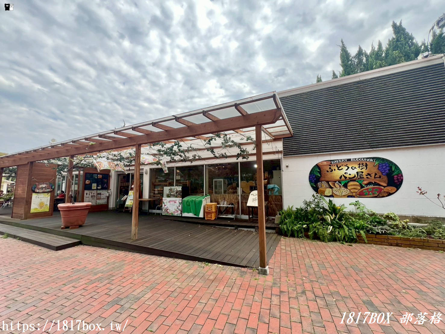福岡自由行隱藏景點！開箱「ぶどうの樹 岡垣本店」：大推森林系葡萄麵包與超濃郁葡萄冰淇淋！