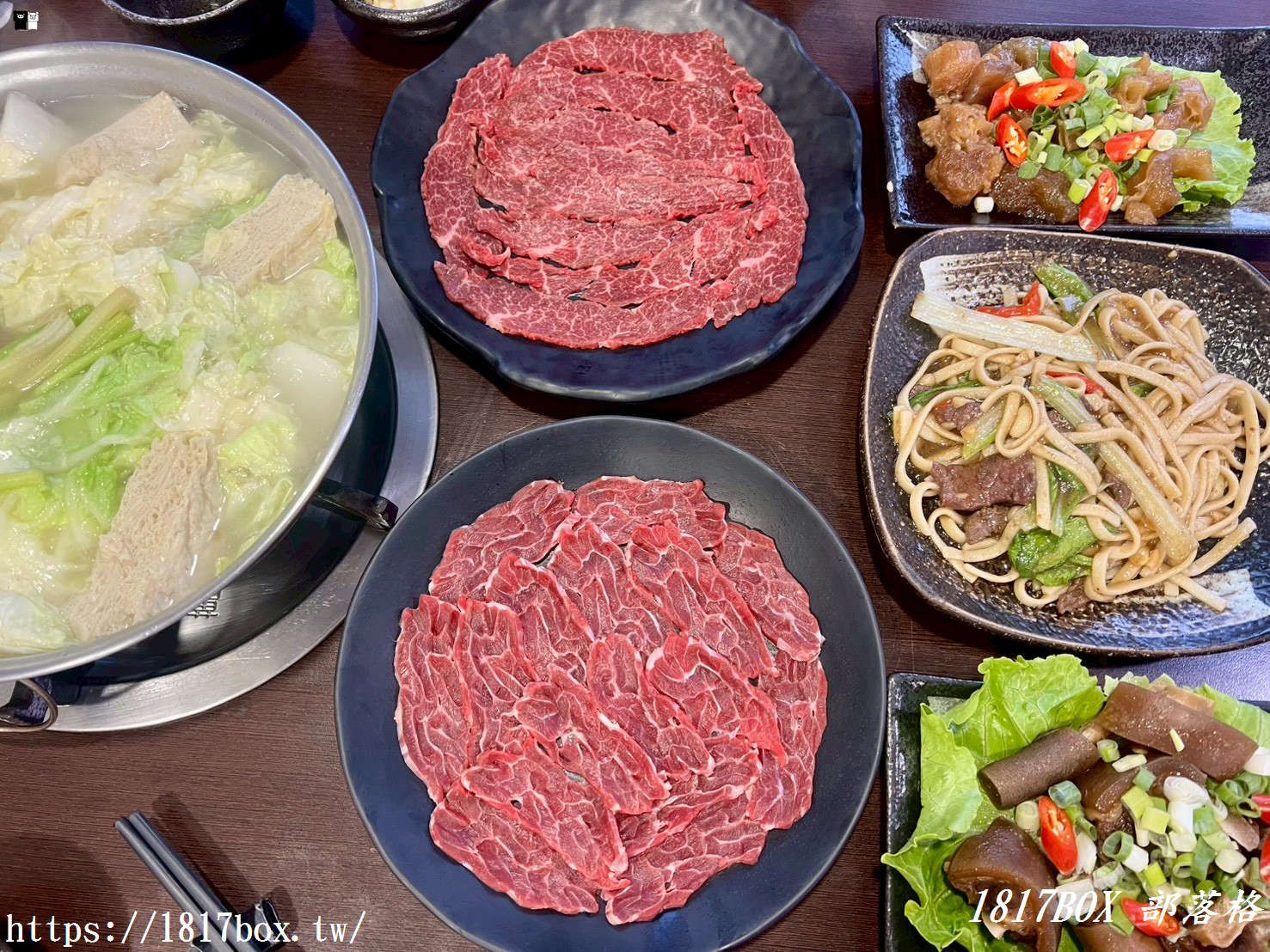 嘉義必吃溫體牛！「新港光復牛肉店」在地老饕私藏清單：清甜白菜鍋底涮頂級牛肉片，還有爆汁炒牛肉麵、私房滷味超銷魂！