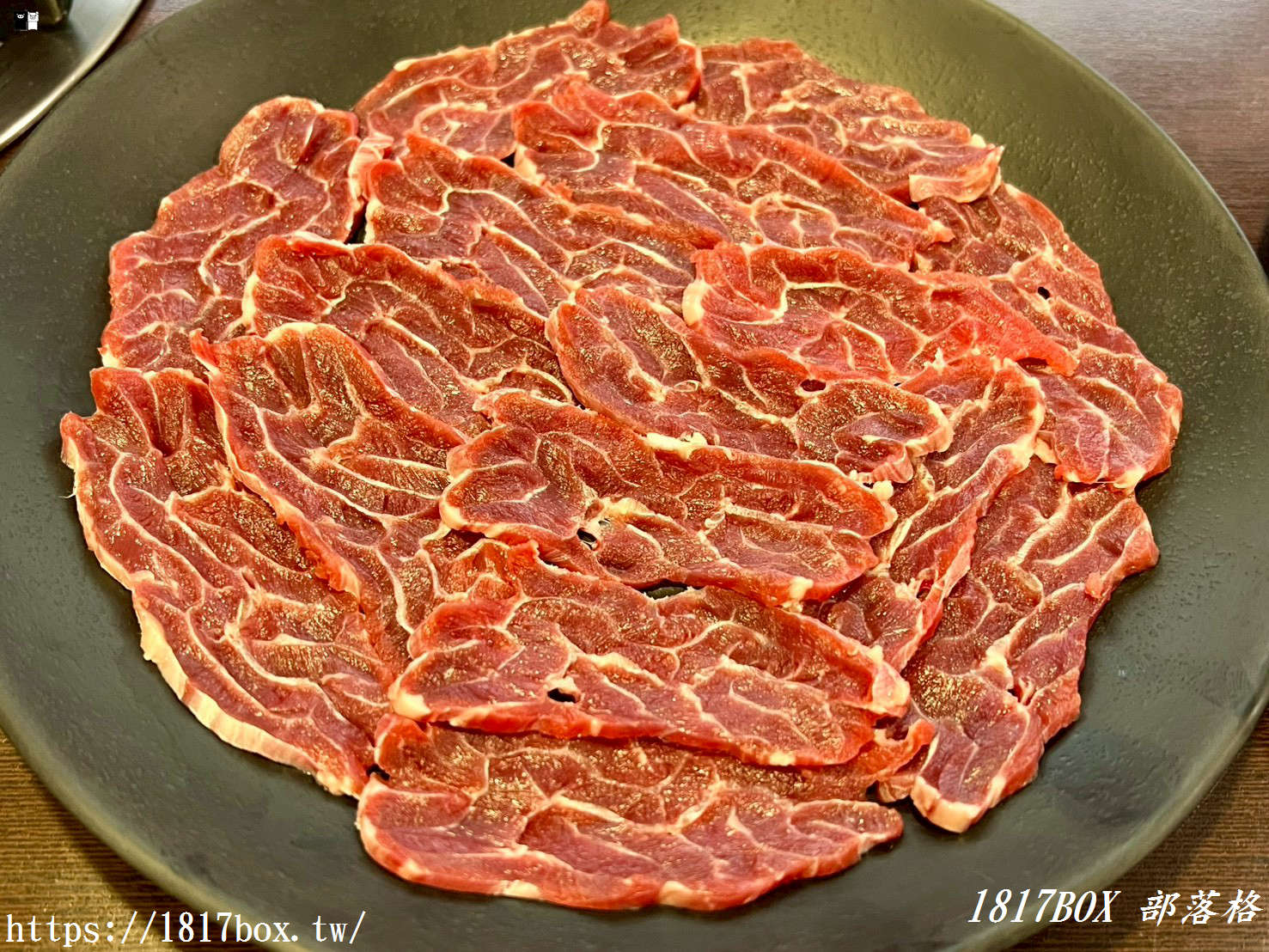 嘉義必吃溫體牛！「新港光復牛肉店」在地老饕私藏清單：清甜白菜鍋底涮頂級牛肉片，還有爆汁炒牛肉麵、私房滷味超銷魂！
