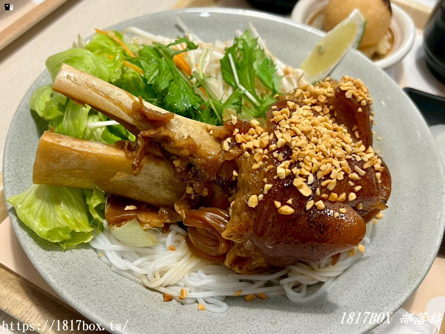 彰化家樂福店美食推薦！定食8最新米其林聯名越式米線，免出國爽吃星級美味