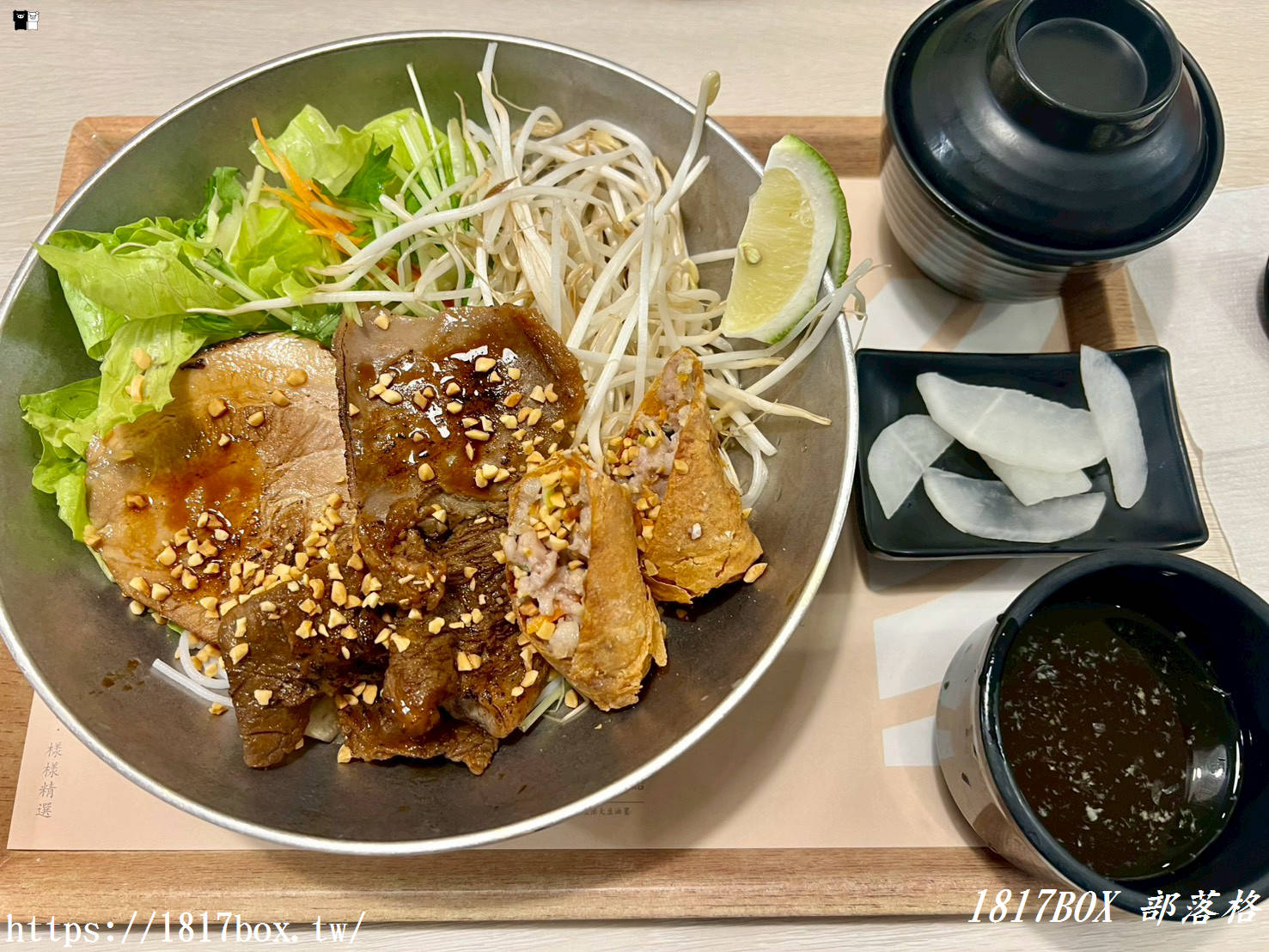 彰化家樂福店美食推薦！定食8最新米其林聯名越式米線，免出國爽吃星級美味