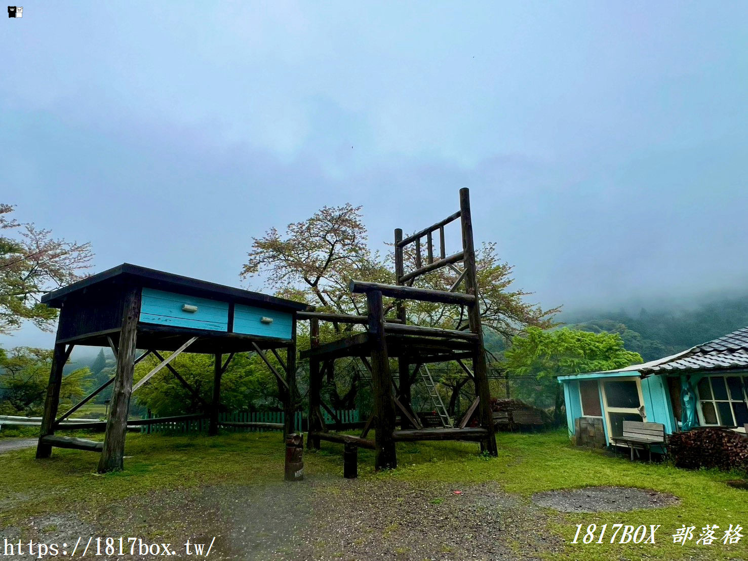 【福岡網美秘境】走進大人國！紅葉學舍「Big Chair and Desk」巨型桌椅，帶你重溫童年視角！