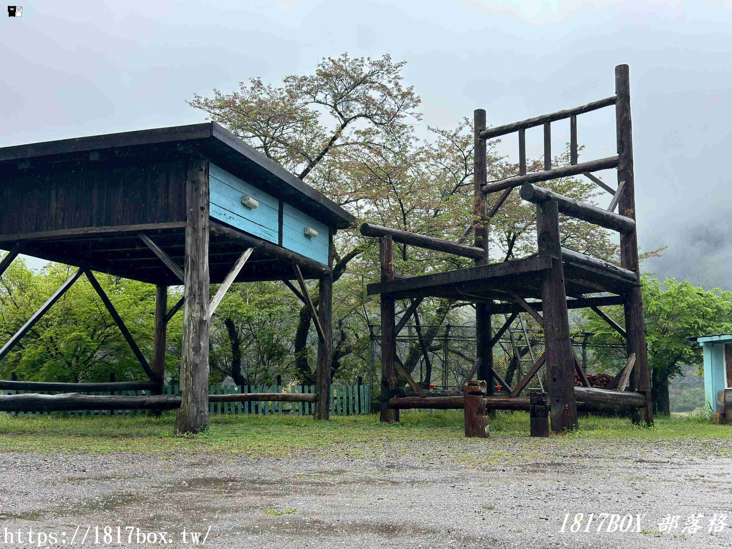 【福岡網美秘境】走進大人國！紅葉學舍「Big Chair and Desk」巨型桌椅，帶你重溫童年視角！